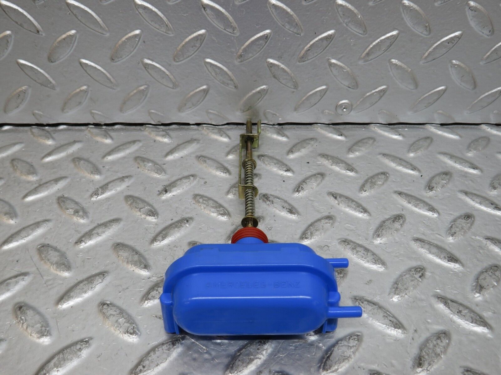 29675 Mercedes-Benz W123 230E Trunk Lock Vacuum Actuator