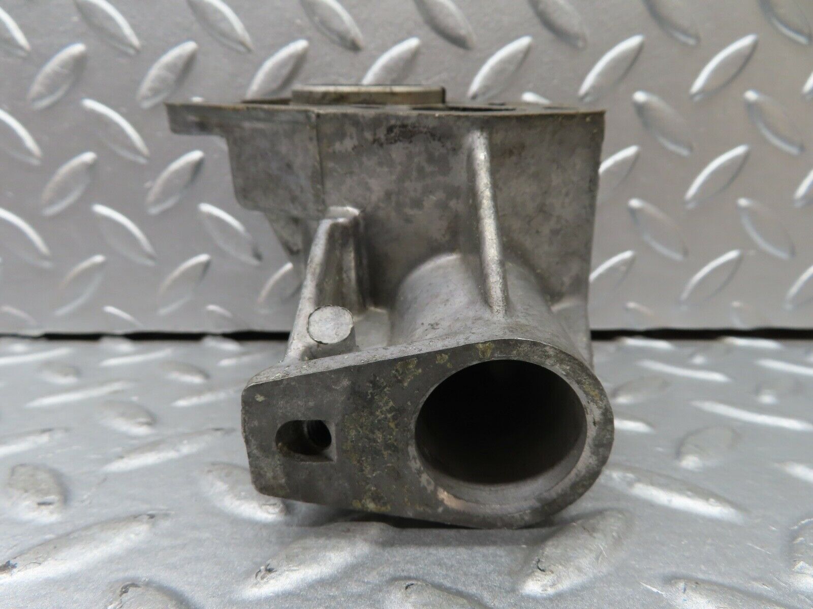 20358 Mercedes-Benz W114 280CE Coupe Ignition Distributor Housing 1101580215