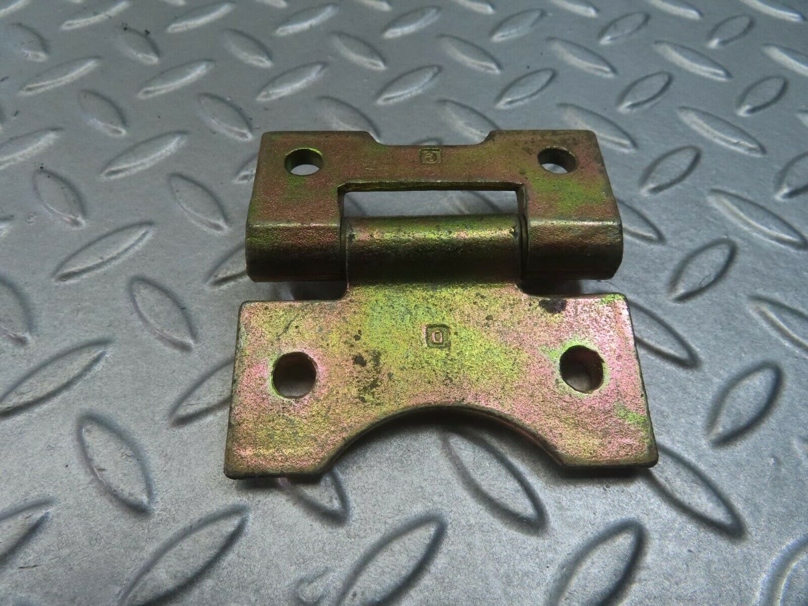 8262 Mercedes-Benz W123 Door Hinge 1237200037