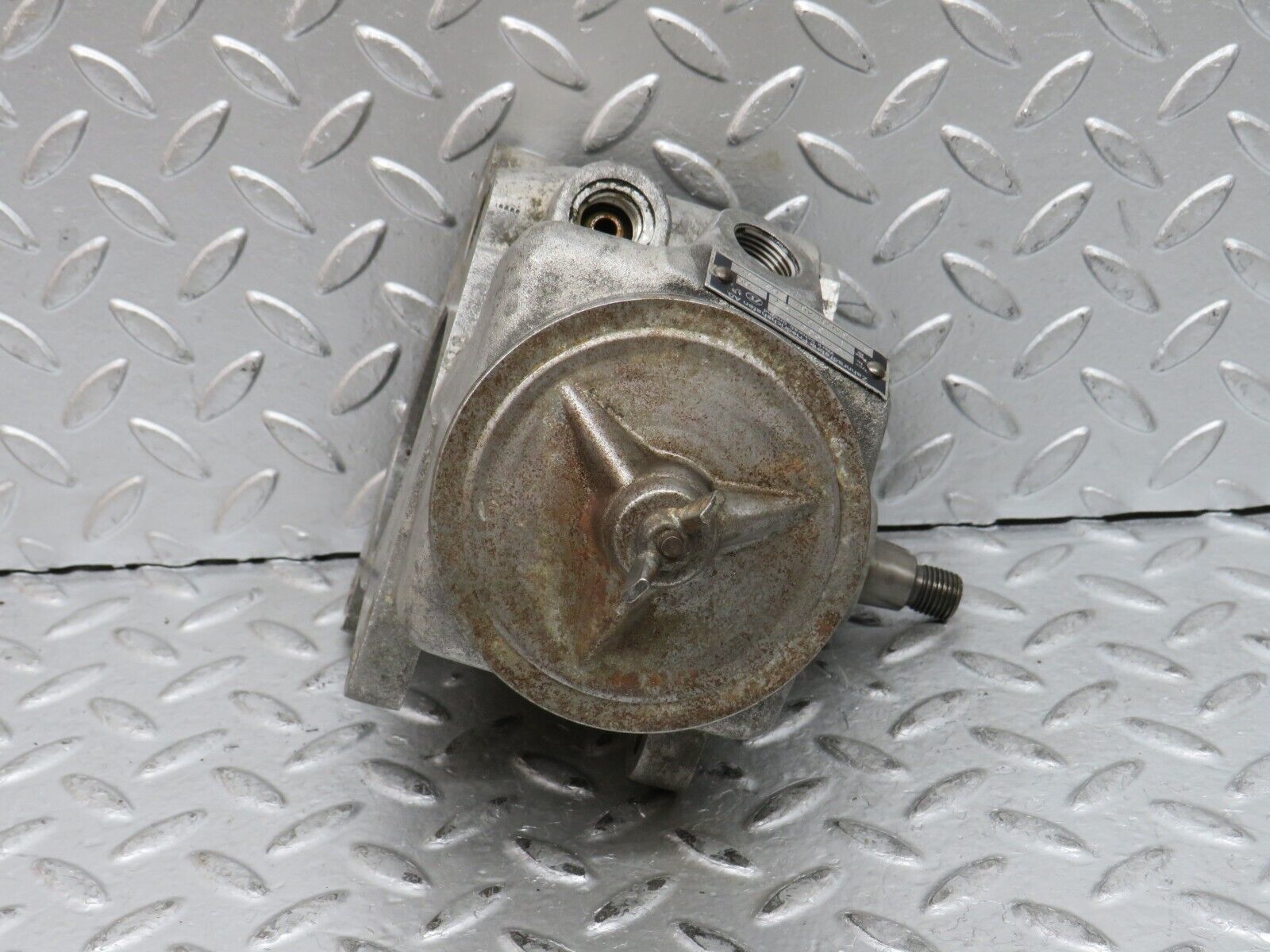 28121 Mercedes-Benz W123 280E Power Steering Pump 1164602480 7672900424