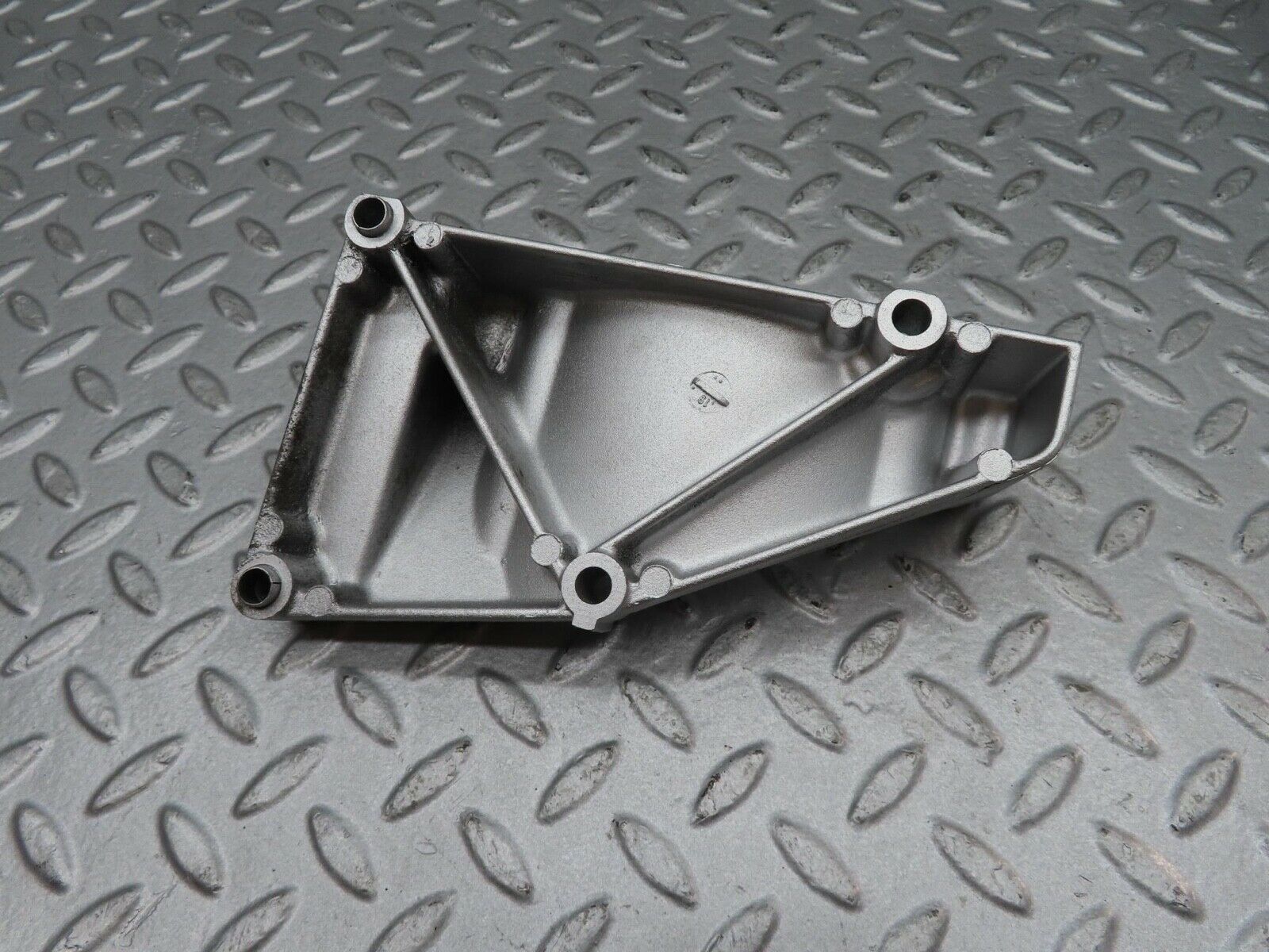 16369 Mercedes-Benz W124 260E Alternator Generator Bracket 1031550435