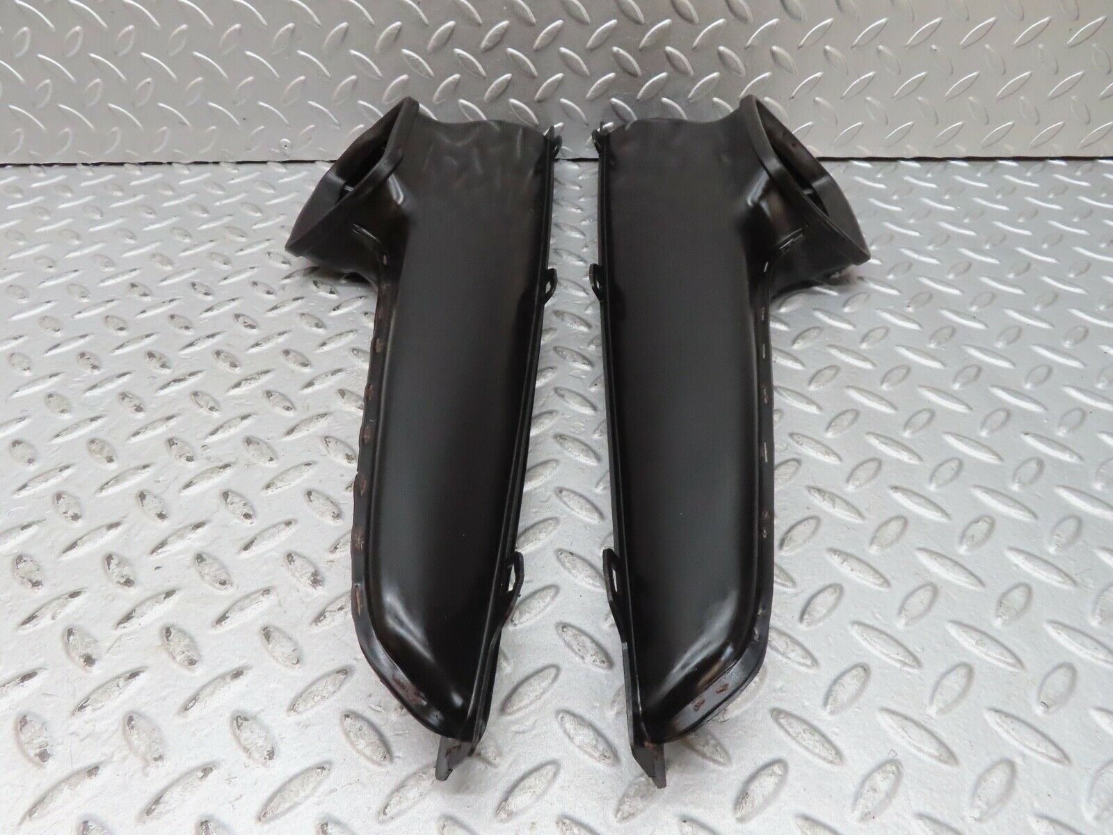 17619 Mercedes-Benz W116 450SEL Dashboard Air Vent Duct Pair 1168300319