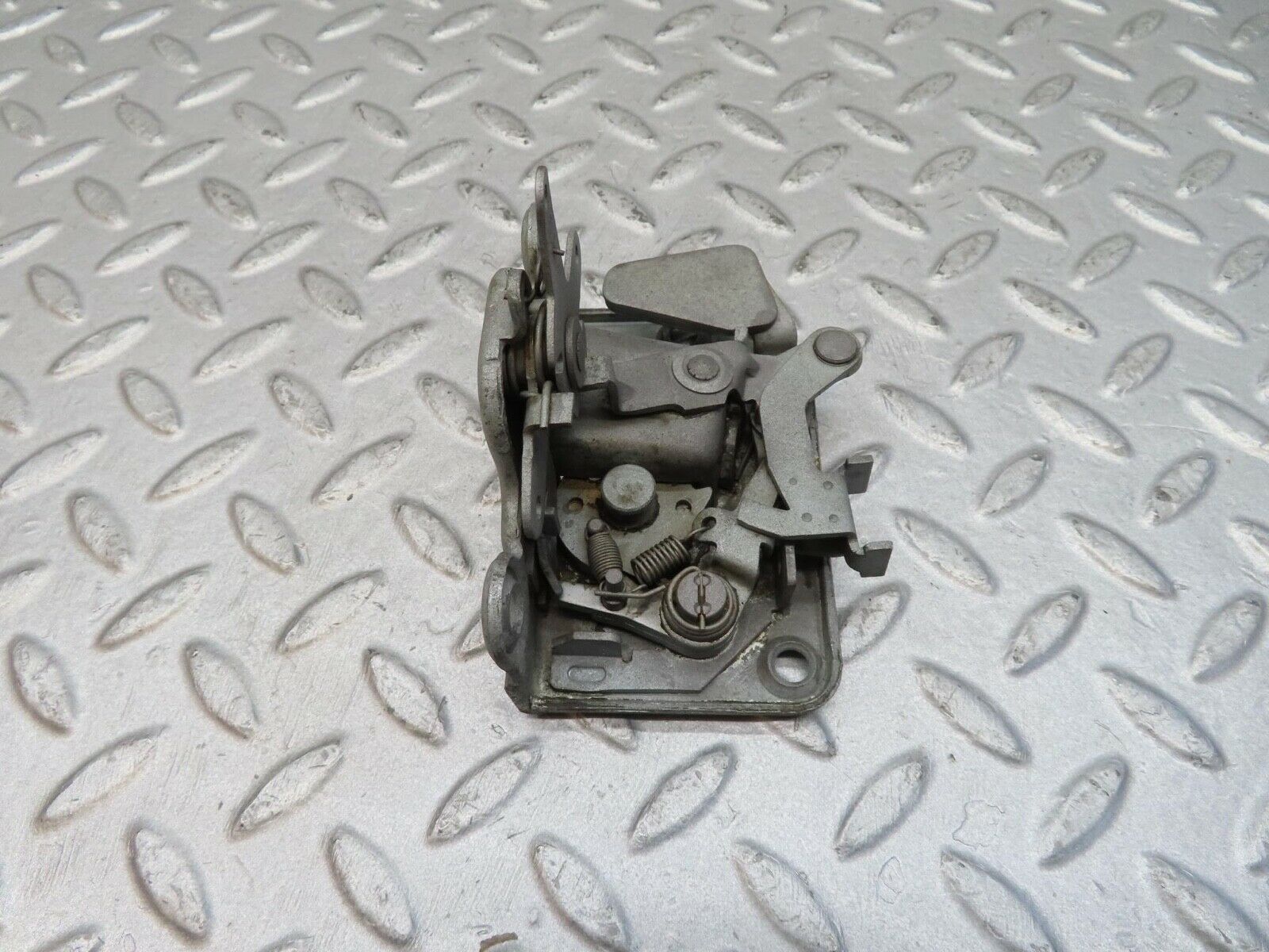 12350 Mercedes-Benz W108 280SE 3.5 Front Left Door Lock Mechanism