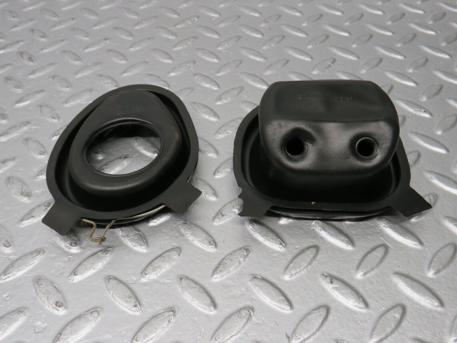 39717 Mercedes-Benz R129 320SL Coupe Fuel Tank Rubber Seal 1294710381 1294710481