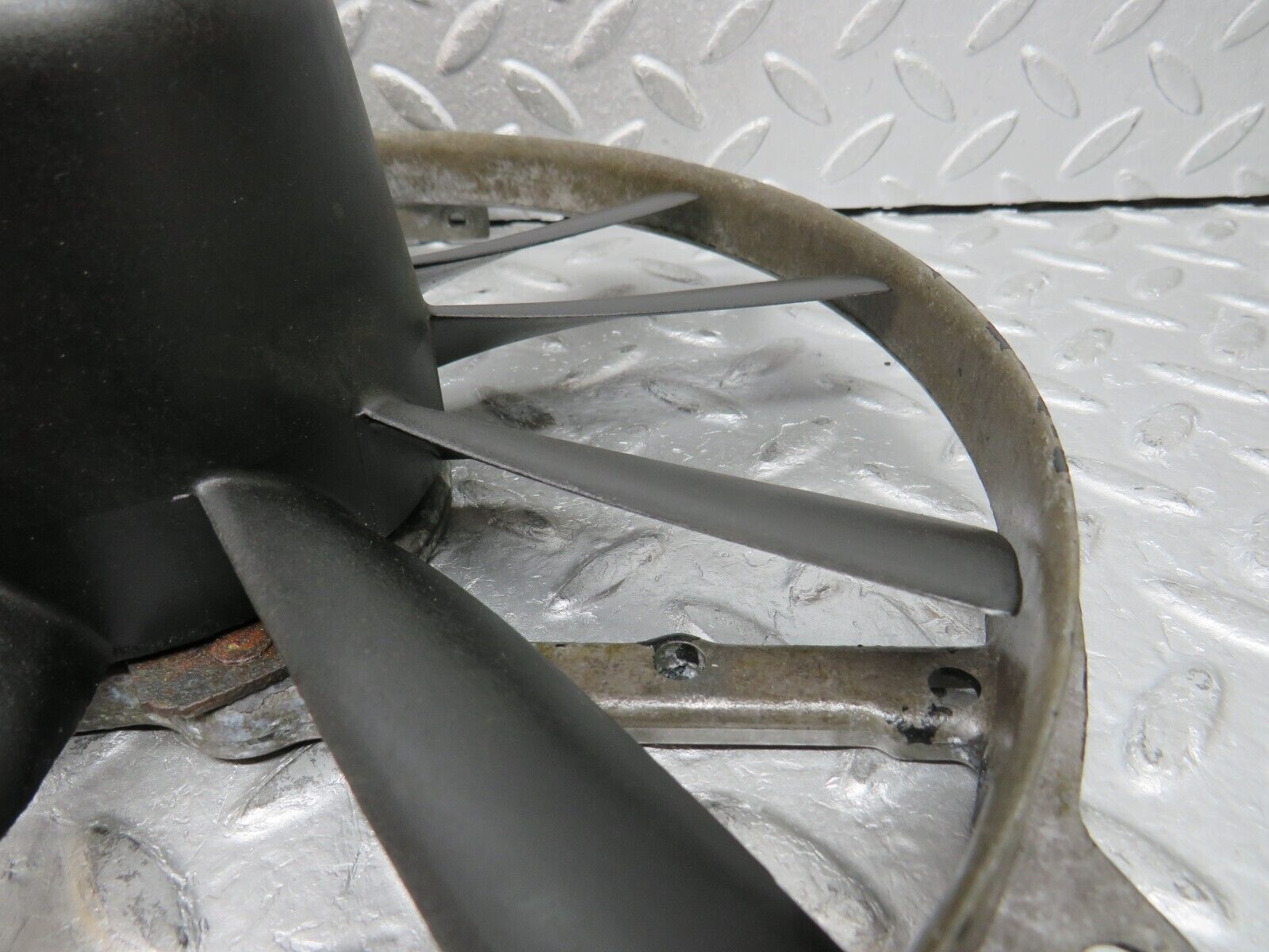 37836 Mercedes-Benz A124 320E Cabriolet Radiator Cooling Fan AEG 0005008593 170080801 1295050455