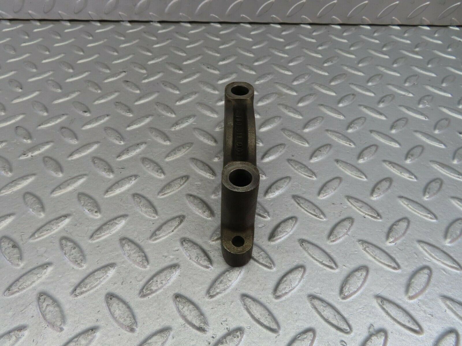 10219 Mercedes-Benz W111 220SE Crankshaft Bearing Holder Block 1800110011