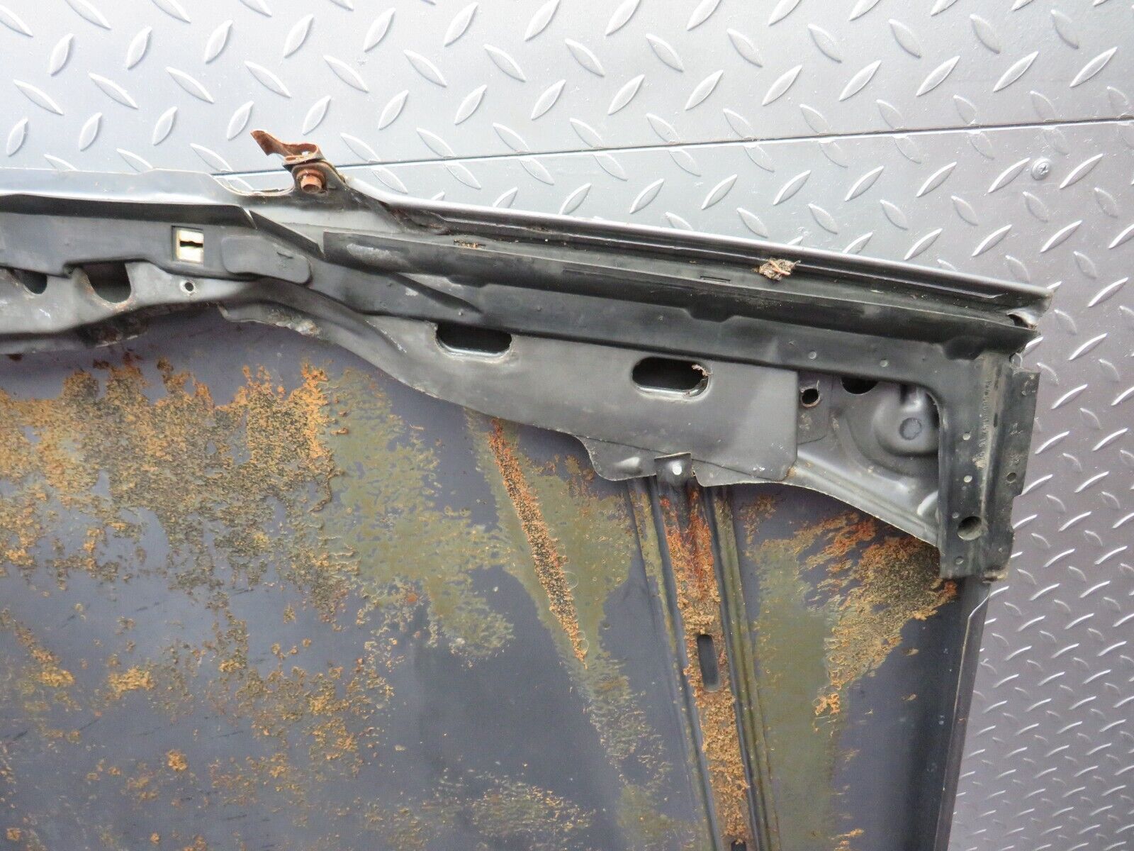 32628 Mercedes-Benz S124 300TE Wagon Bonnet