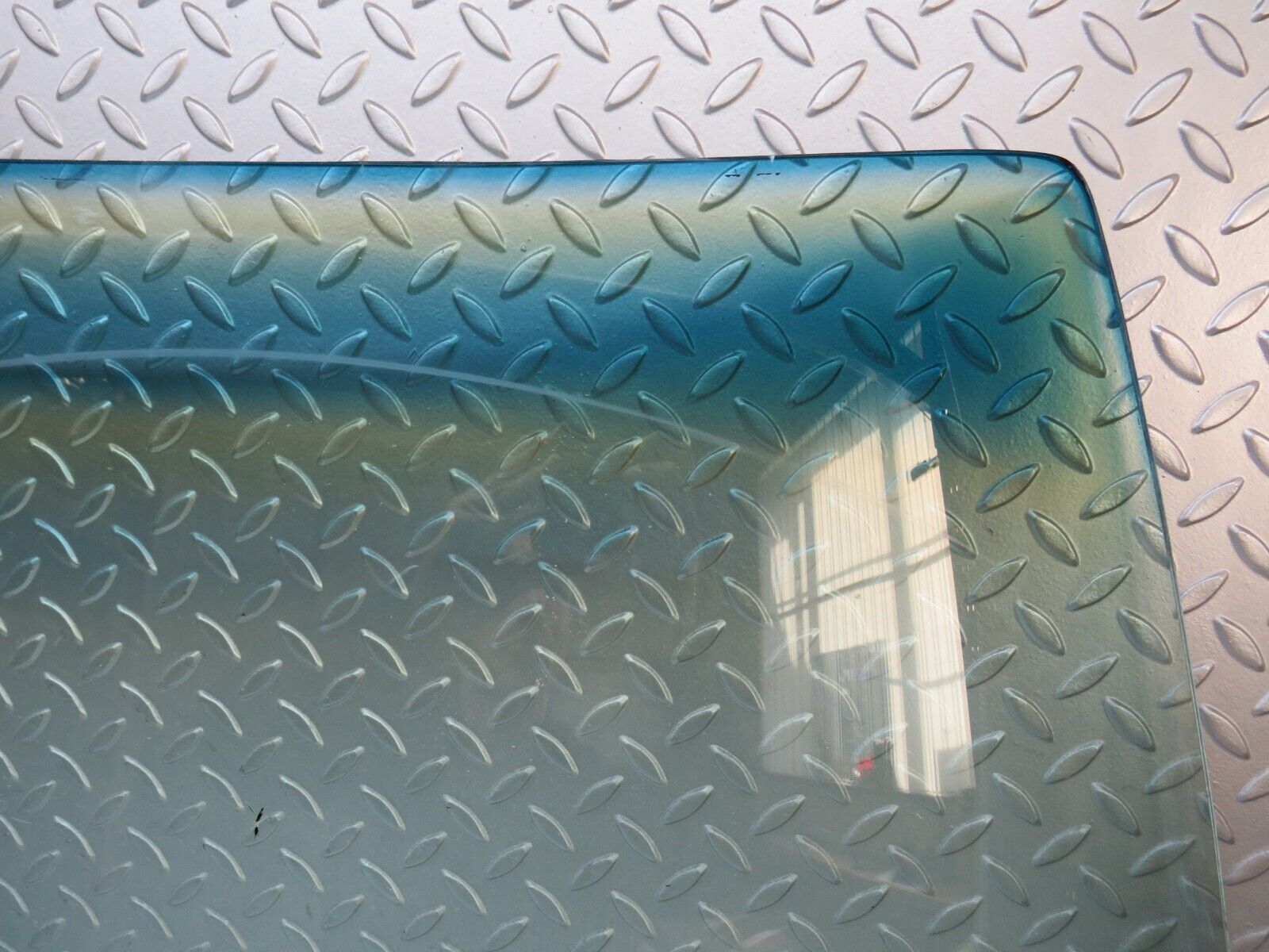 37519 Mercedes-Benz W109 300SEL Front Windscreen