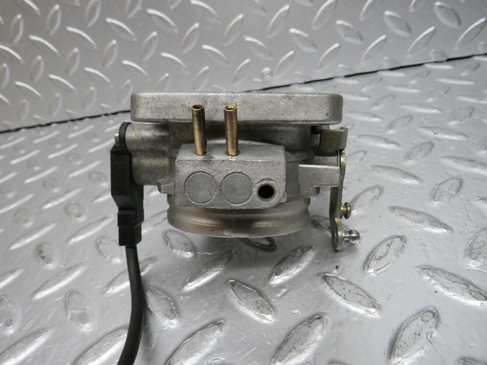 30461 Mercedes-Benz W124 230E Throttle Body Valve With Switch 0011409053