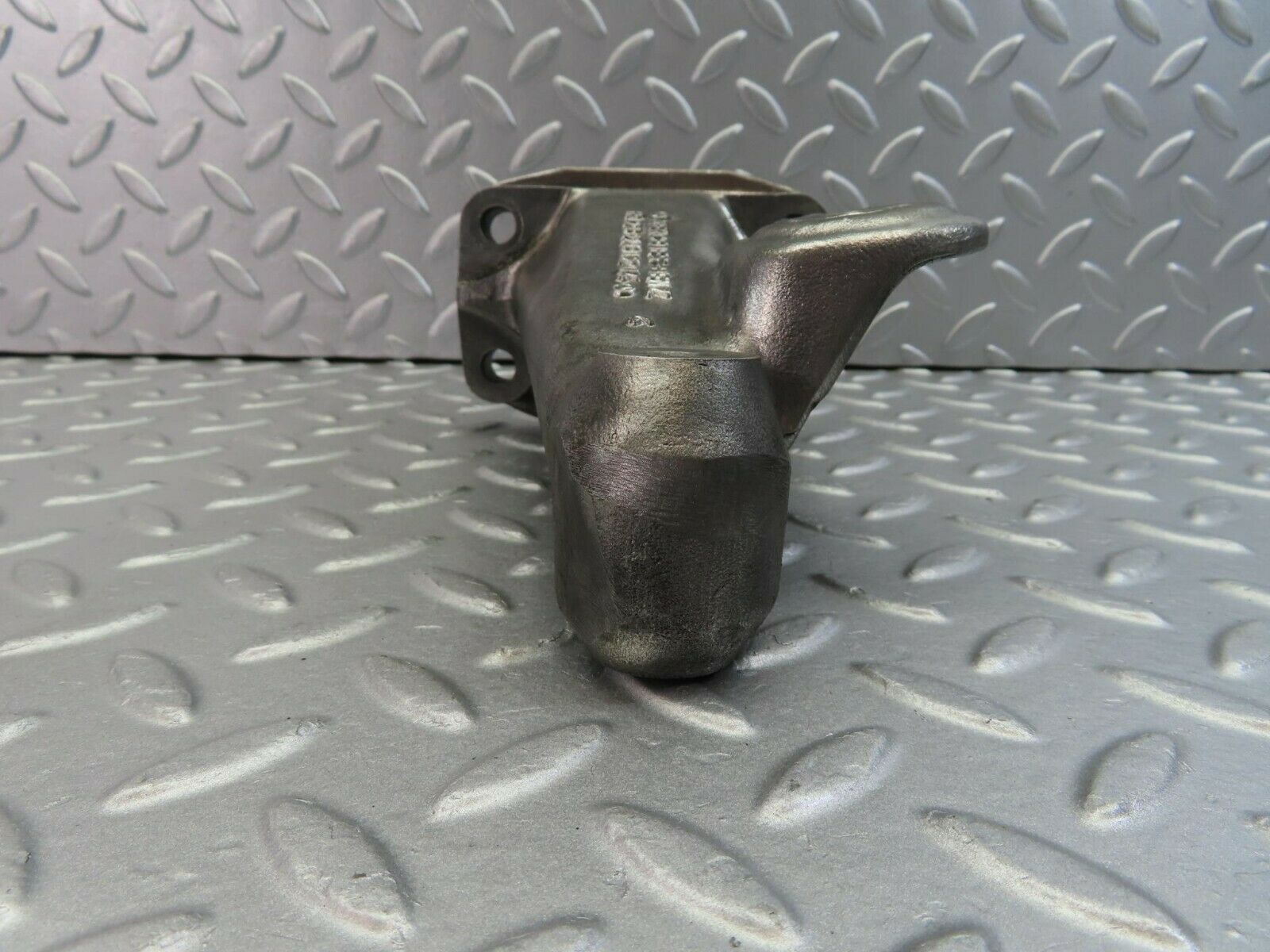 9812 Mercedes-Benz C123 280CE Coupe Engine Mount Bracket Left Side 1232230204