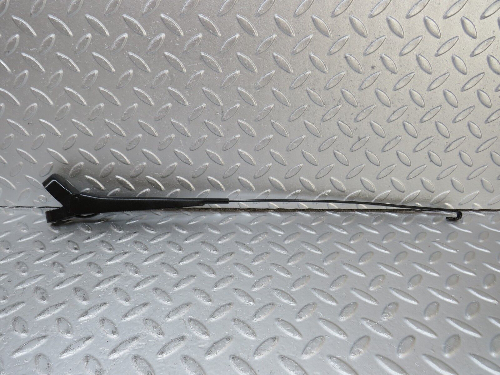 36166 Mercedes-Benz W126 420SE Windscreen Wiper Arm Right Side