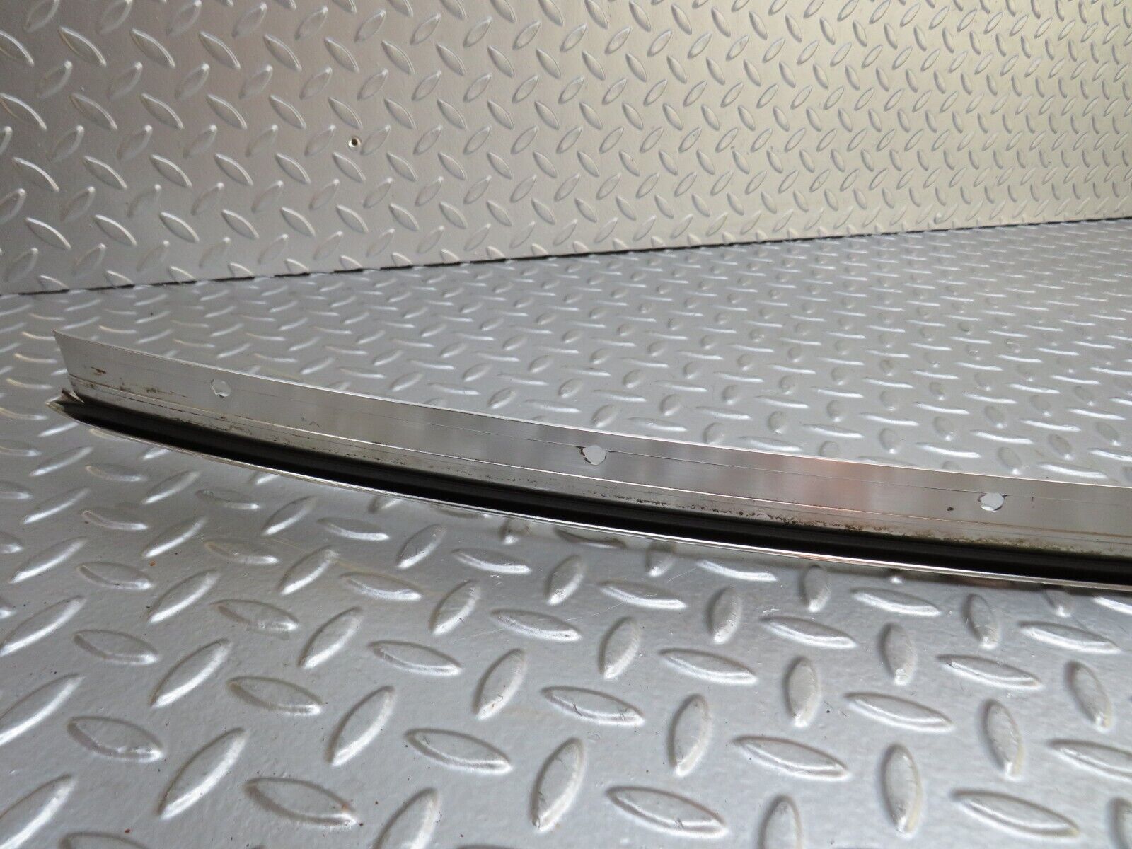 37028 Mercedes-Benz C126 420SEC Coupe Roof Chrome Trim Right Side