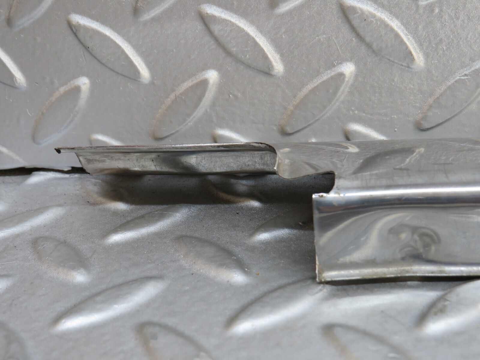 37390 Mercedes-Benz W109 300SEL Front Right Door Sill Chrome