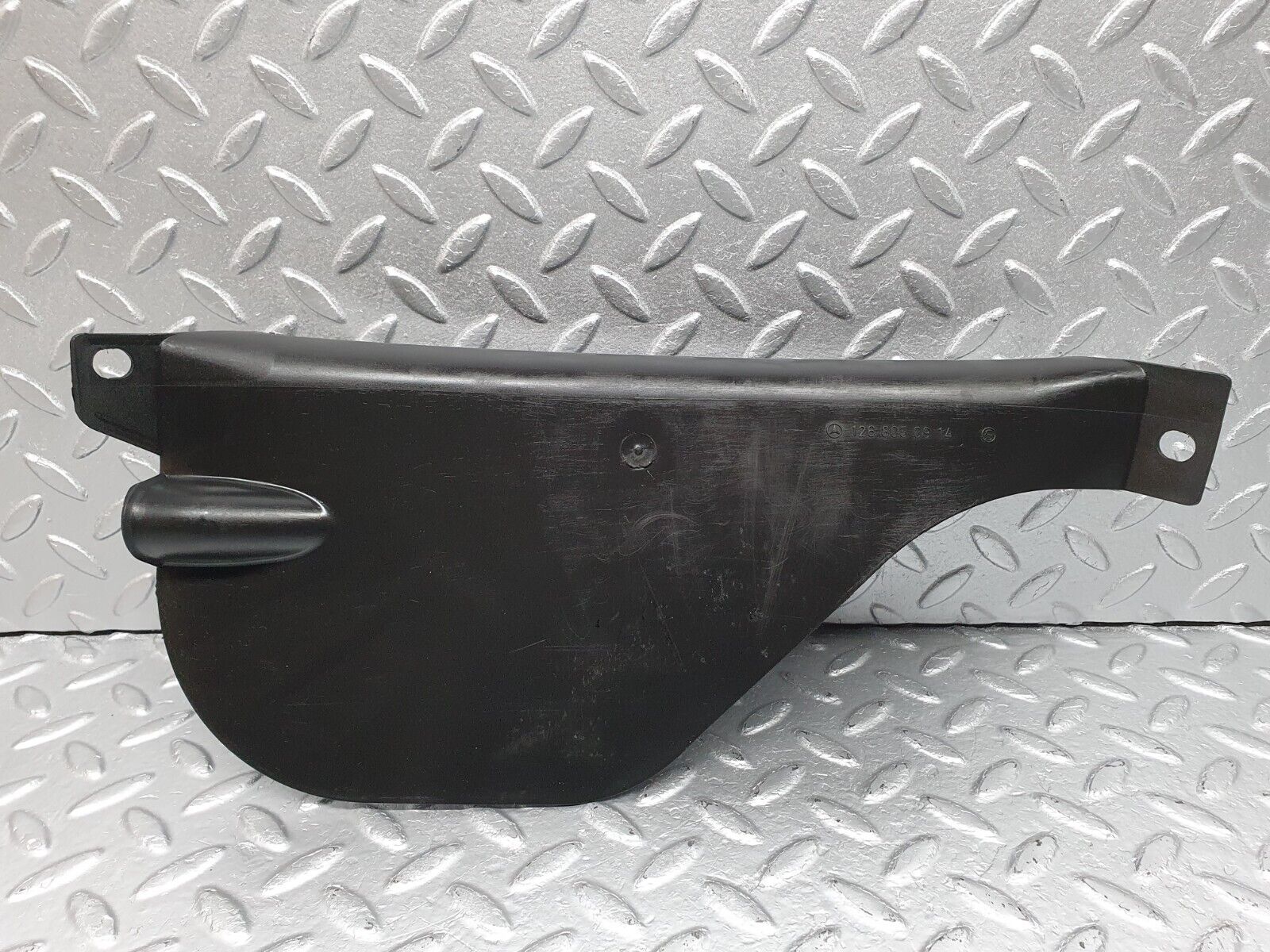 40951 Mercedes-Benz W126 300SE Vacuum Pump Housing Cover 1268050914