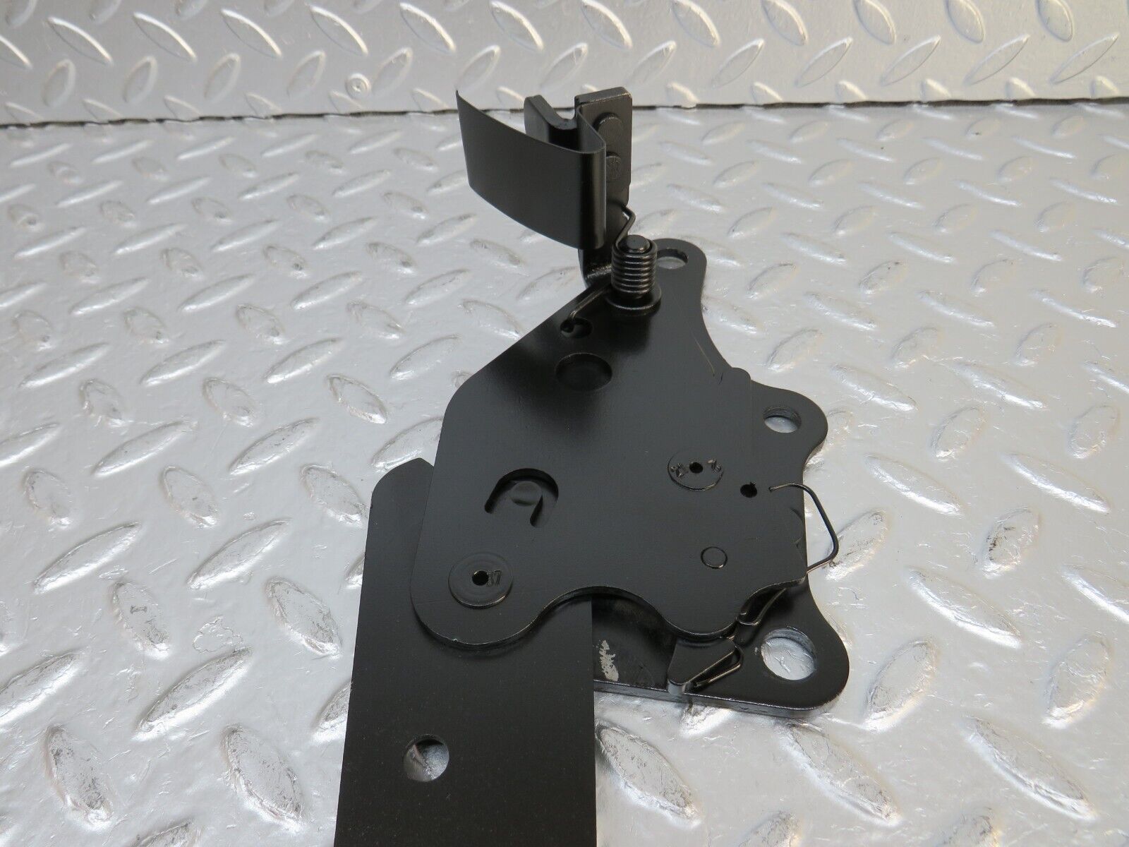 32514 Mercedes-Benz S124 300TE Wagon Rear Seat Hinge Pair