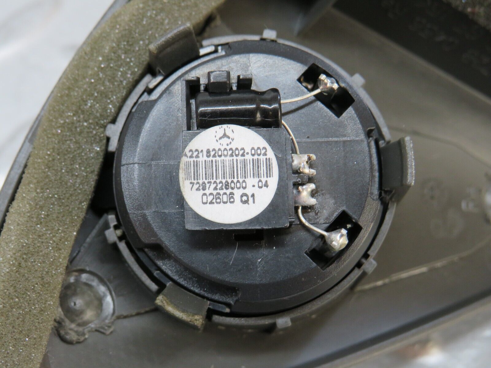 35171 Mercedes-Benz W221 Front Right Door Speaker 2217280456