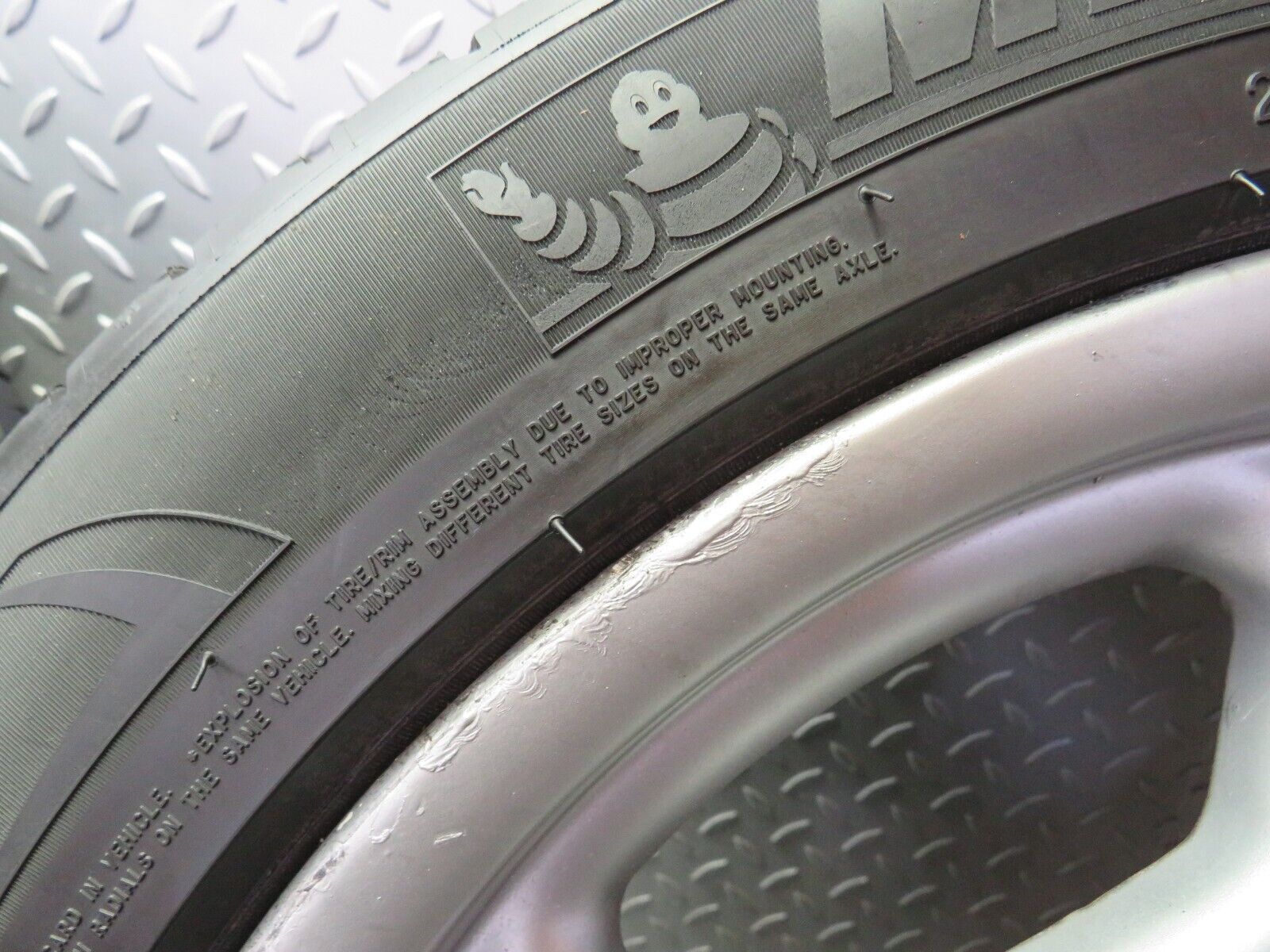 38022 Mercedes-Benz C126 Alloy Wheel Set 8Jx18 H2 ET37