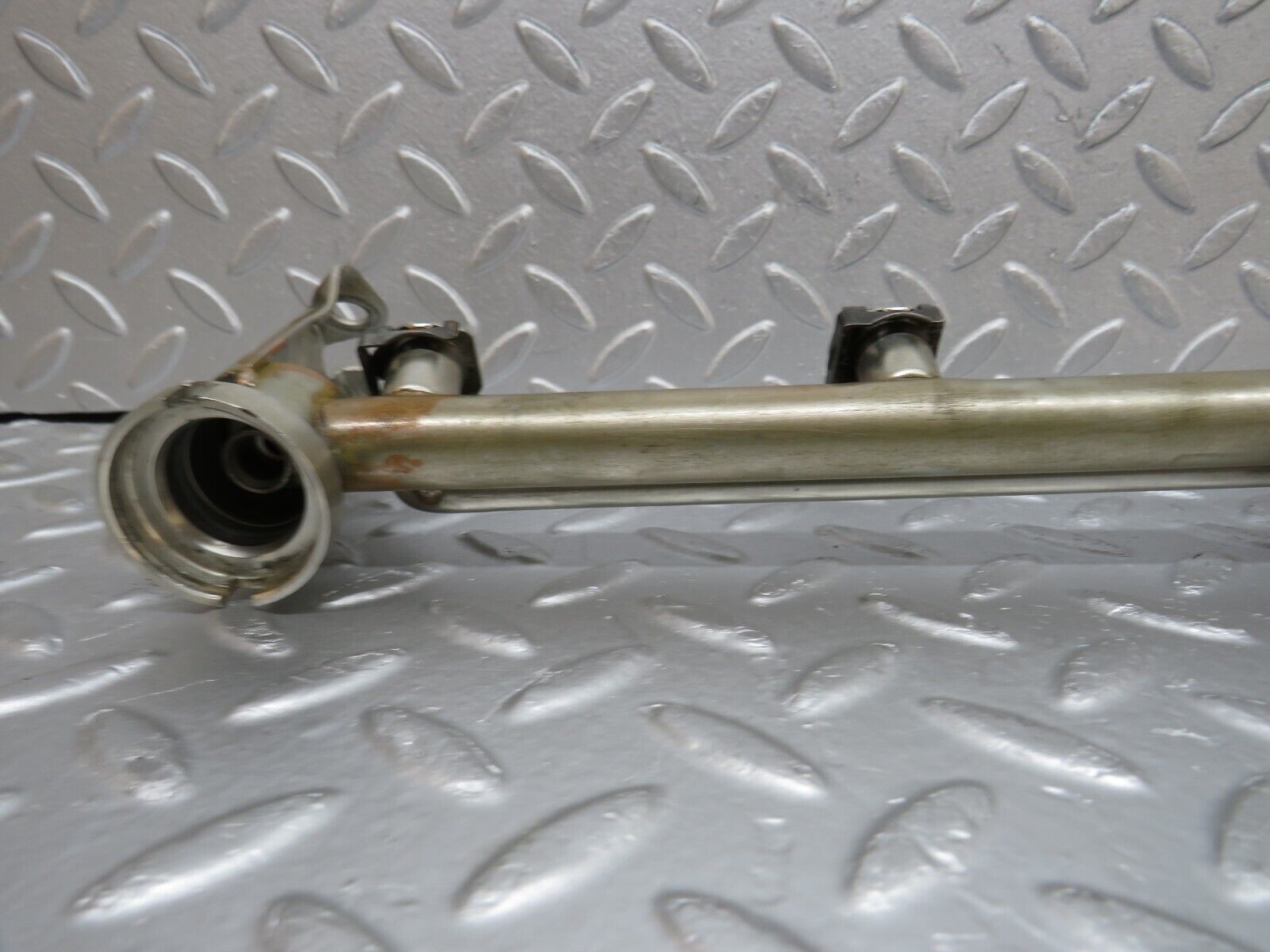 38079 Mercedes-Benz A124 320E Cabriolet Fuel Injector Rail