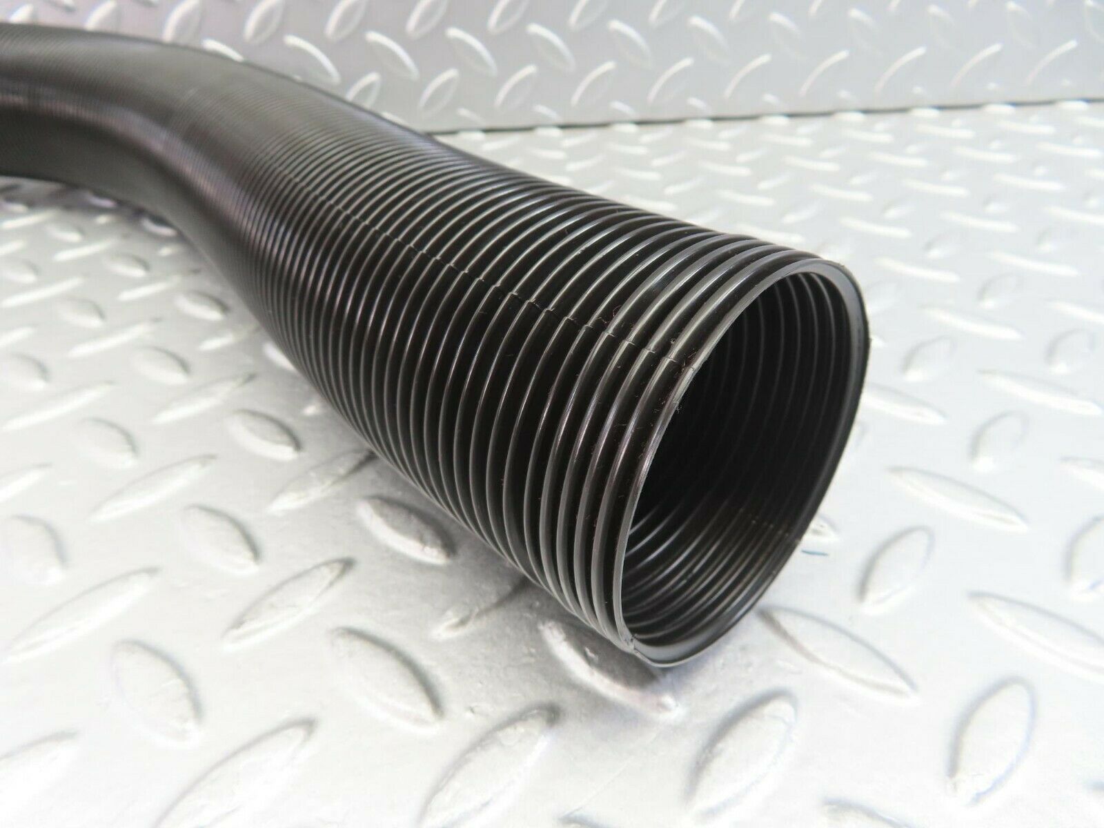 9985 Mercedes-Benz C123 230CE Coupe Air Duct Pipe Hose