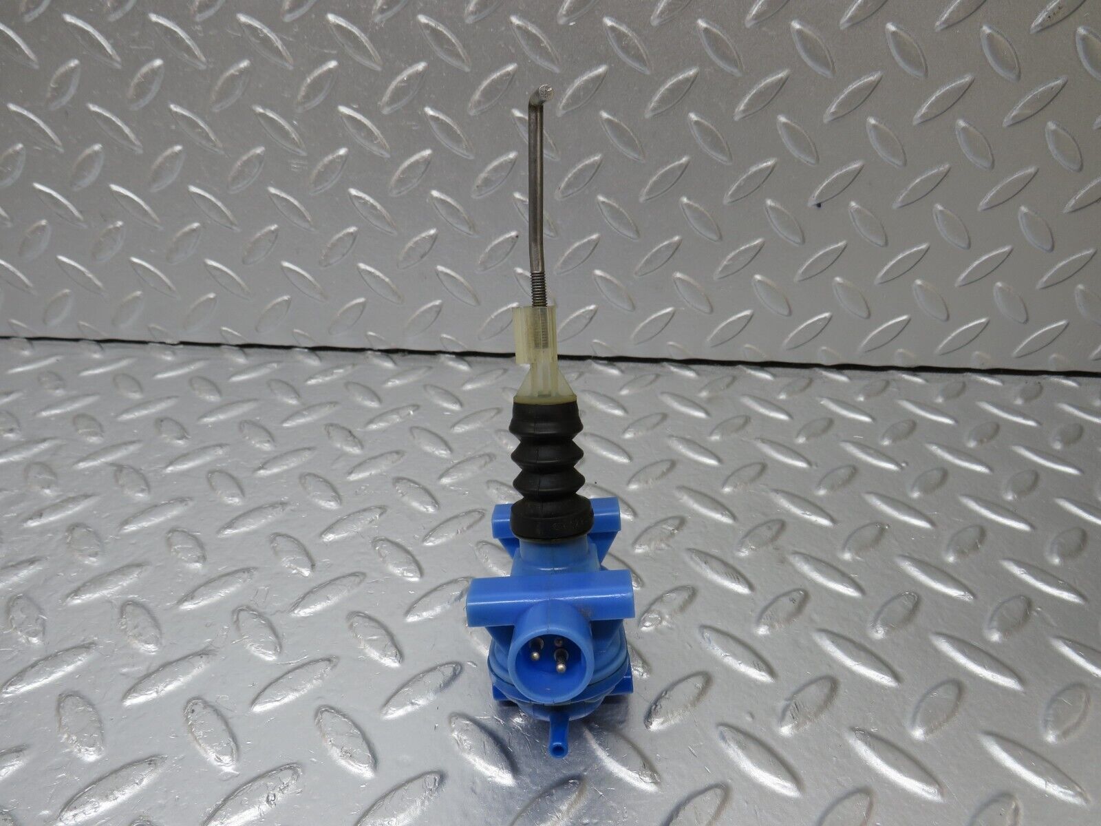 34331 Mercedes-Benz C126 380SEC Coupe Door Lock Vacuum Actuator Right Side