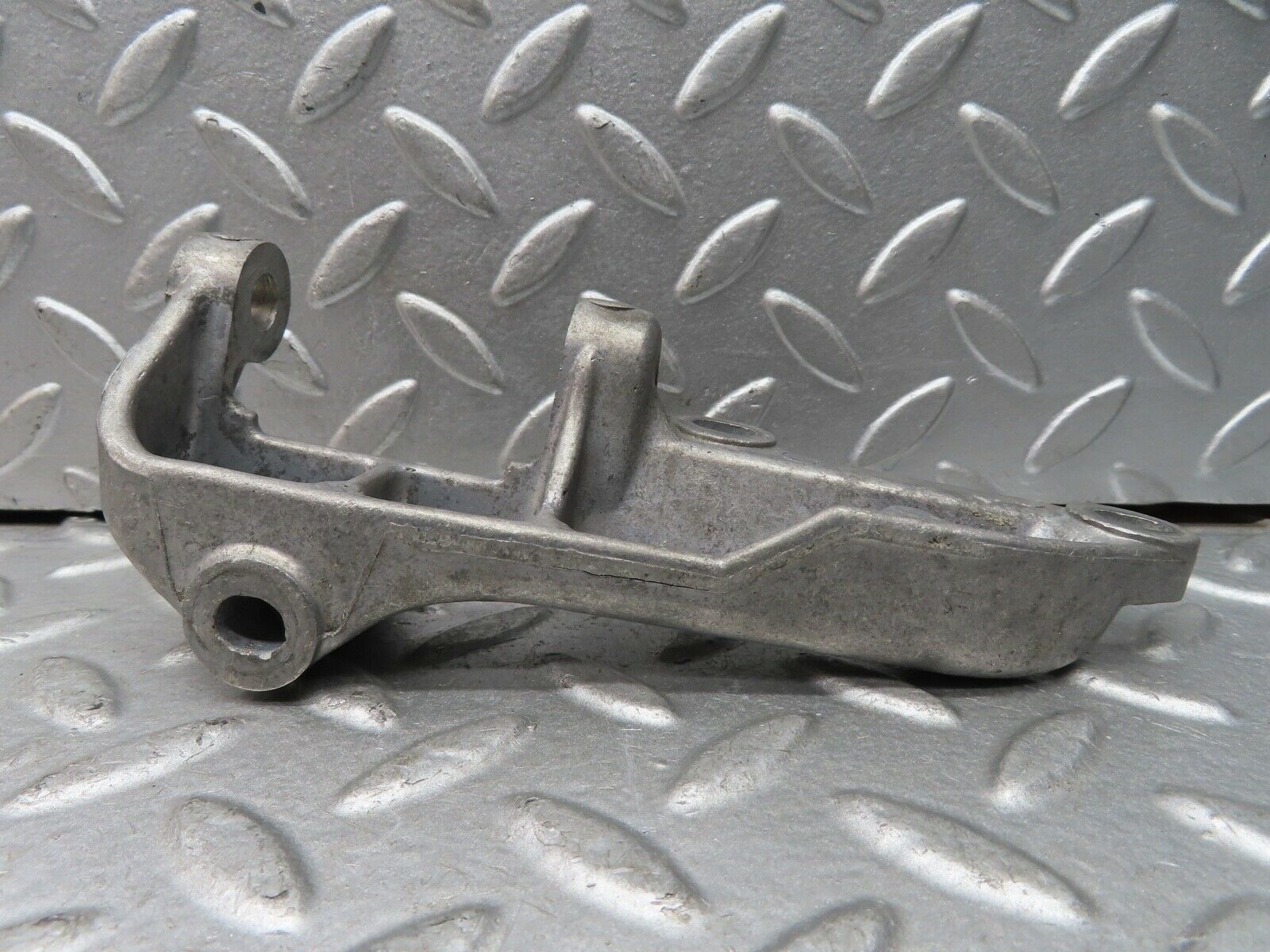 19554 Mercedes-Benz C140 CL420 Coupe Alternator Generator Bracket 1191553235