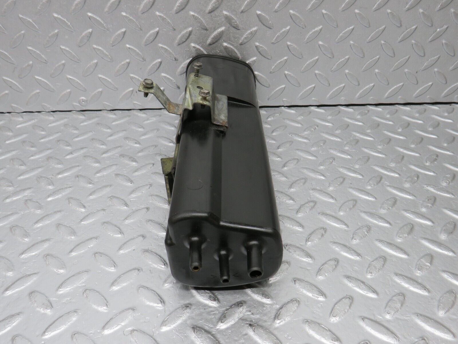 38809 Mercedes-Benz W201 190E 2.6L Fuel Vapor Charcoal Filter 2014700259 4900065902