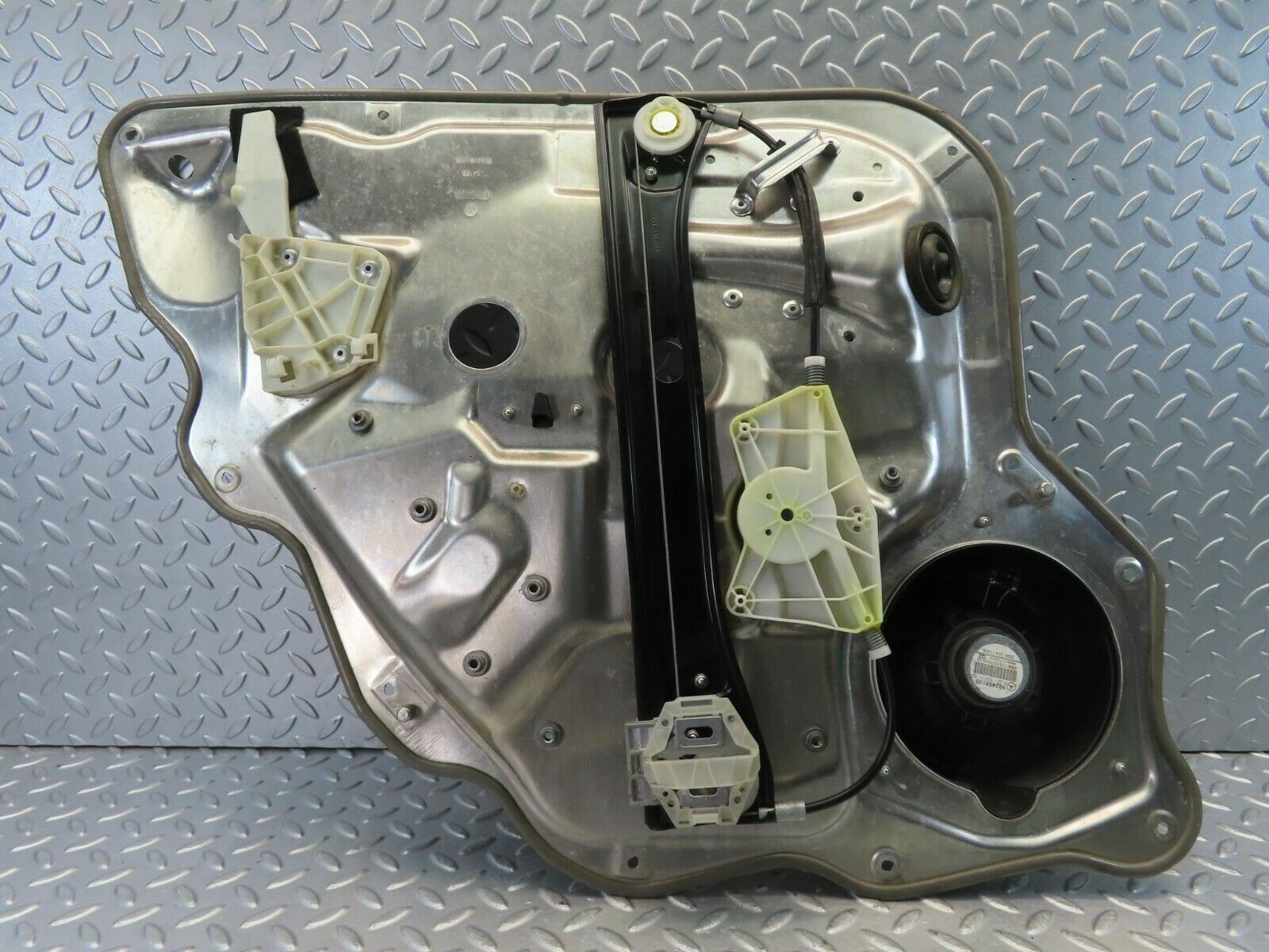 11153 Mercedes-Benz W221 S320 Rear Right Door Window Regulator 2217300279