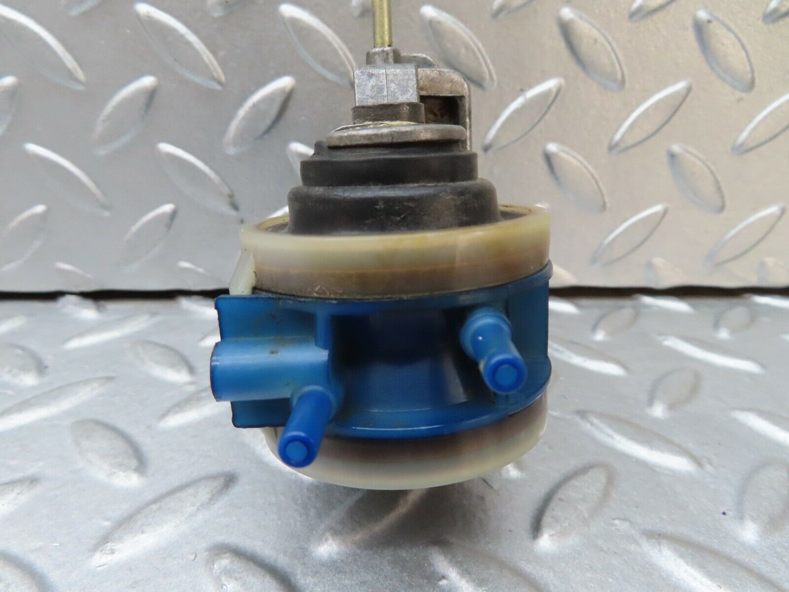 17560 Mercedes-Benz W116 450SEL Rear Right Door Lock Vacuum Actuator