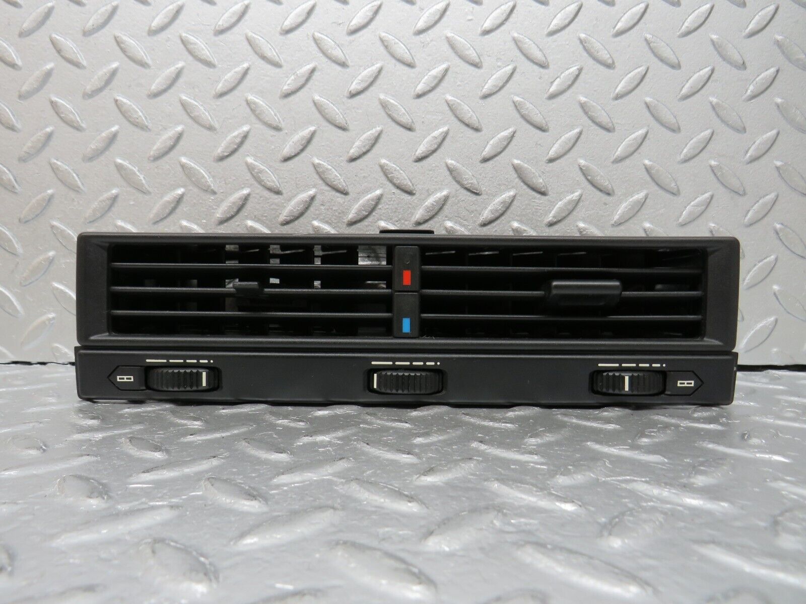 39395 Mercedes-Benz R129 320SL Coupe Dash Centre Air Vent 1298300354