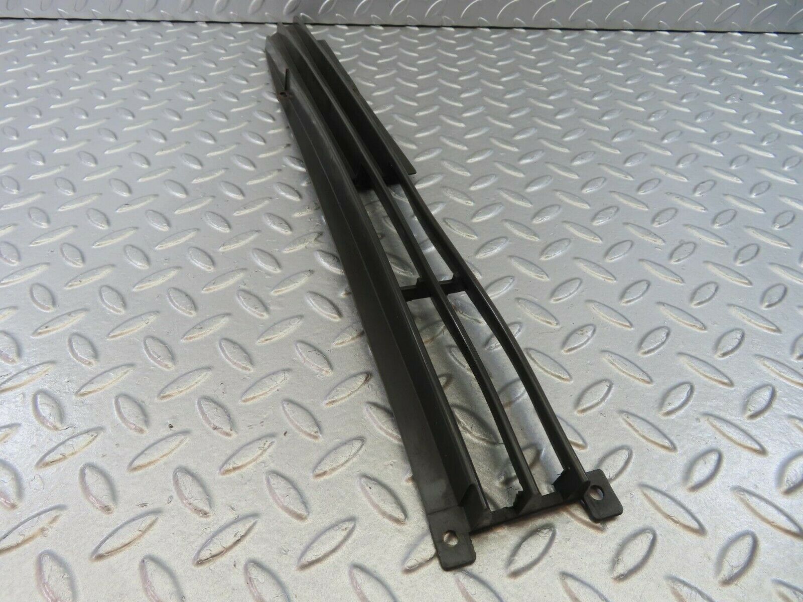 8864 Mercedes-Benz W115 Front Lower Grill Right