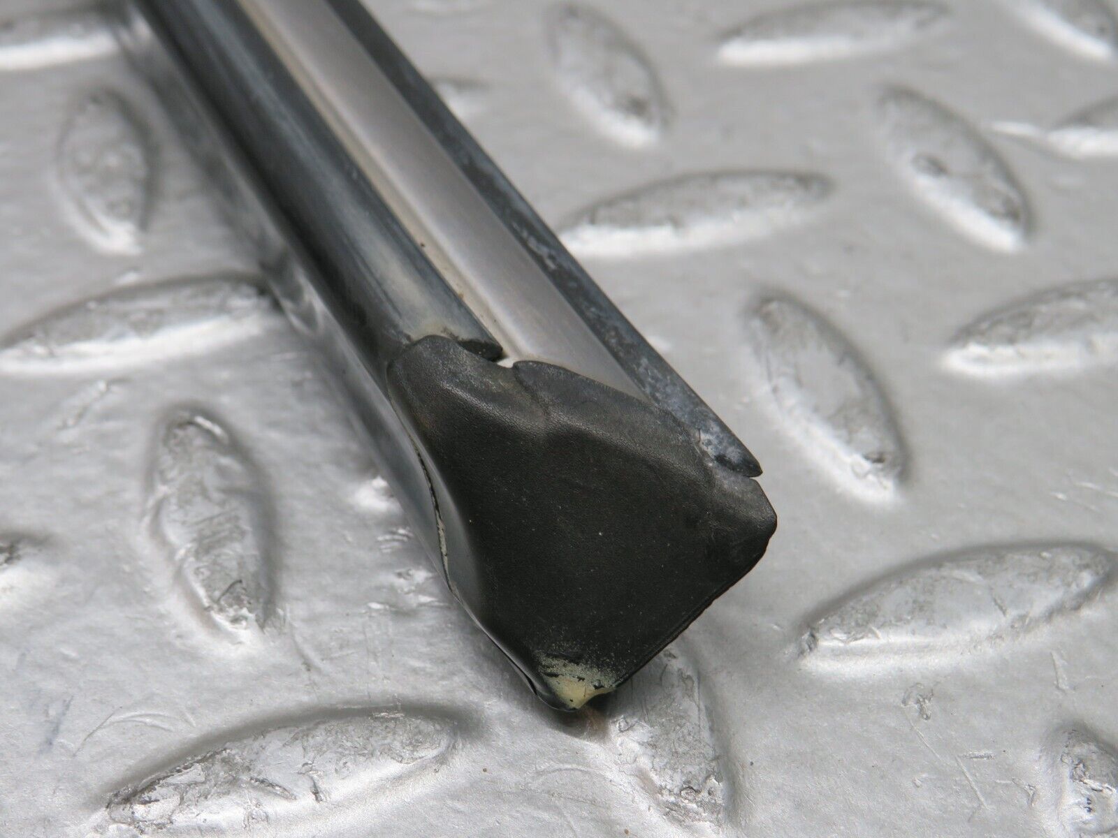 28622 Mercedes-Benz W123 280E Rear Right Door Centre Moulding Trim