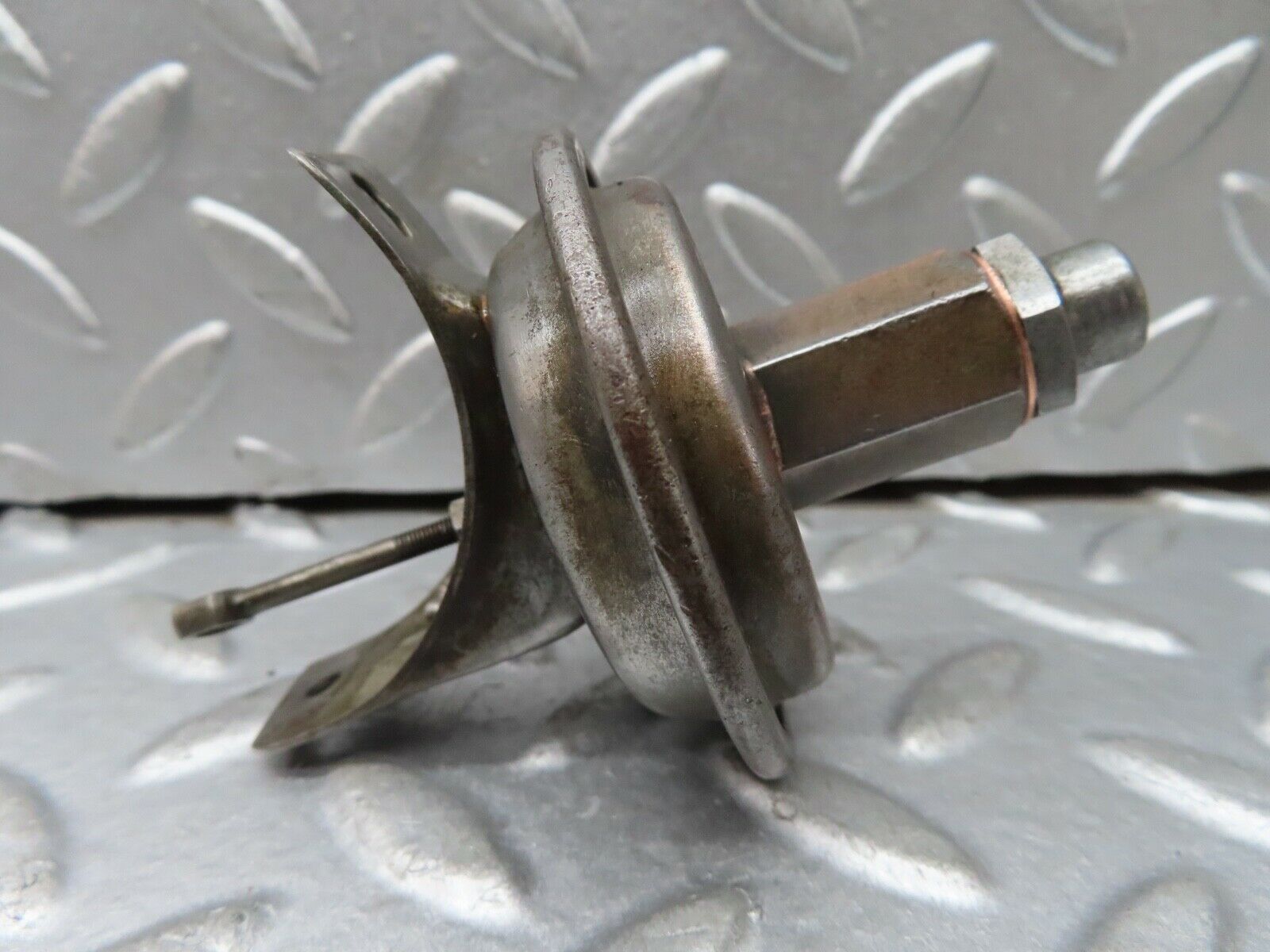 18901 Mercedes-Benz W121 190b Ponton Ignition Distributor Vacuum Control Valve