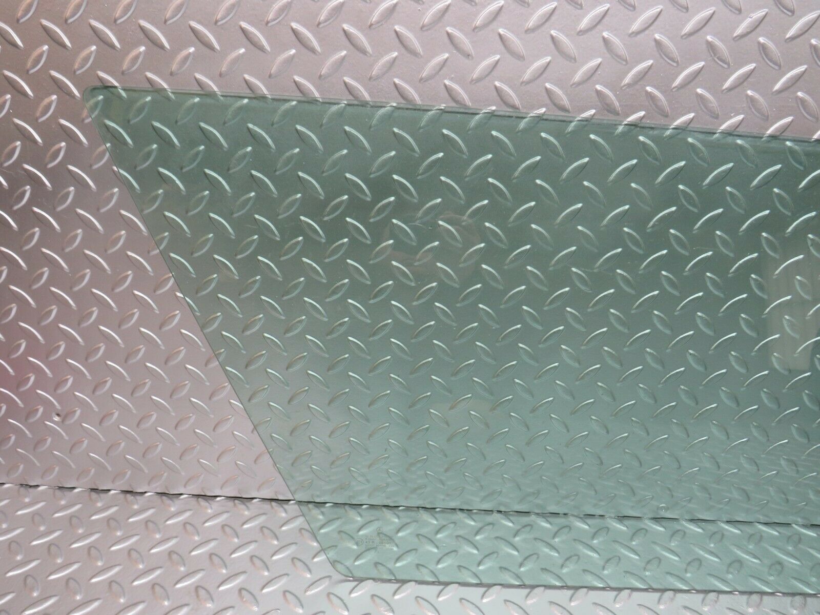 24438 Mercedes-Benz S124 220TE Wagon Quarter Trunk Side Glass