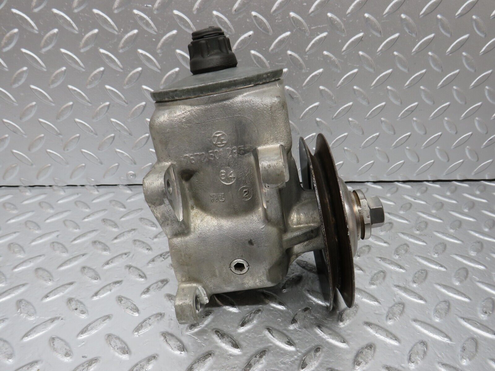 27186 Mercedes-Benz W123 280E Power Steering Pump 1264601380