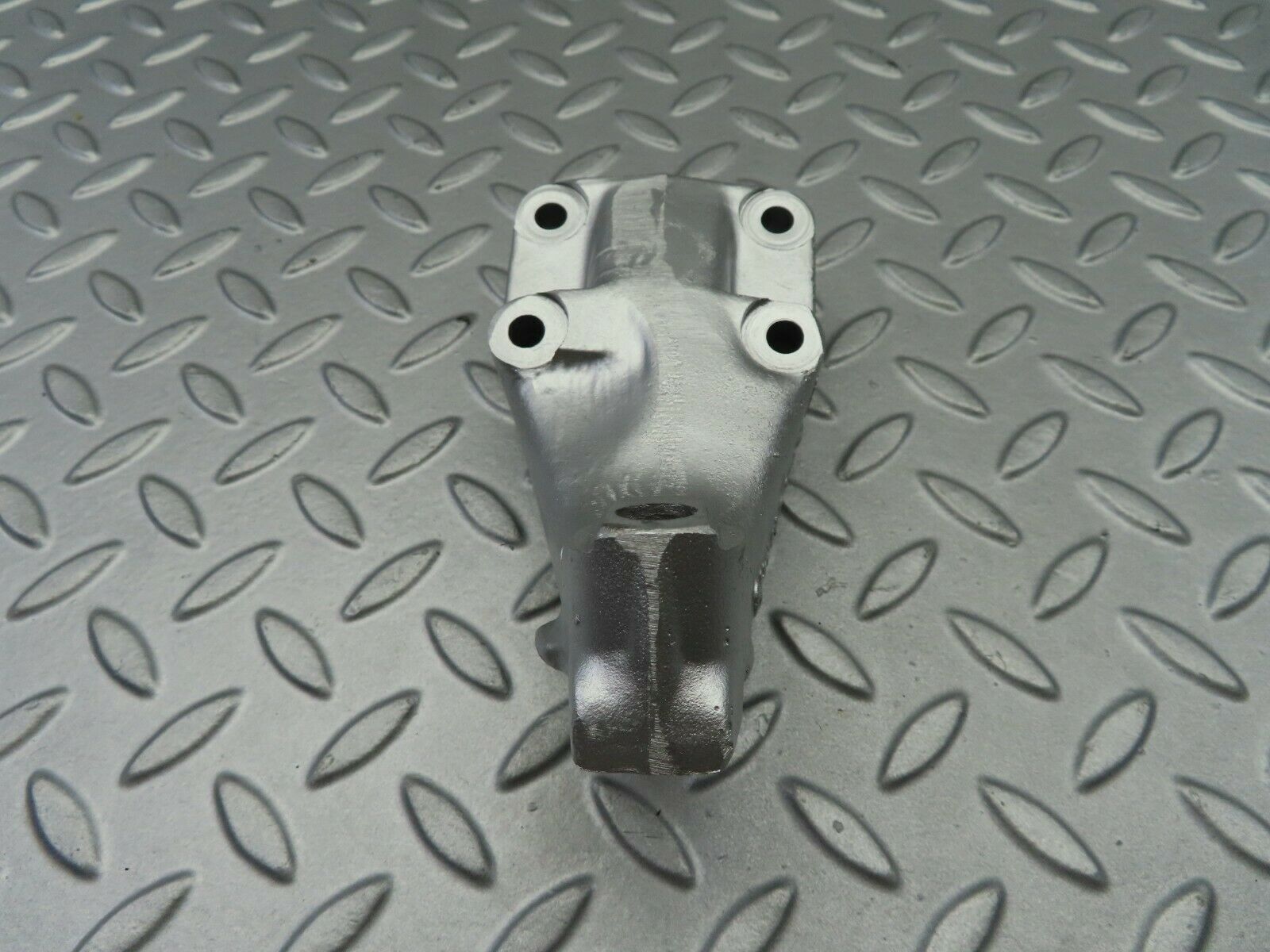 7063 Mercedes-Benz C107 350SLC Coupe Engine Mount Bracket Left Side 1162232204