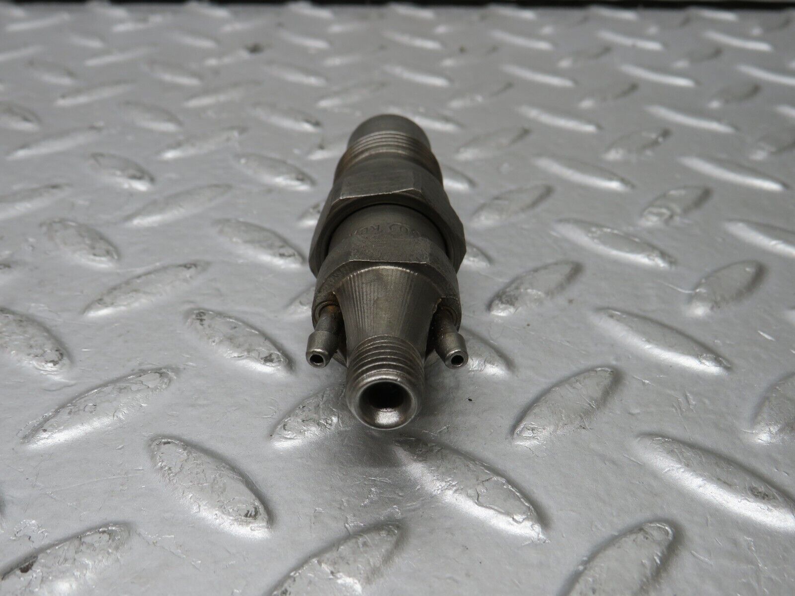 32904 Mercedes-Benz W123 300D Fuel Injector Bosch KCA30S35/4