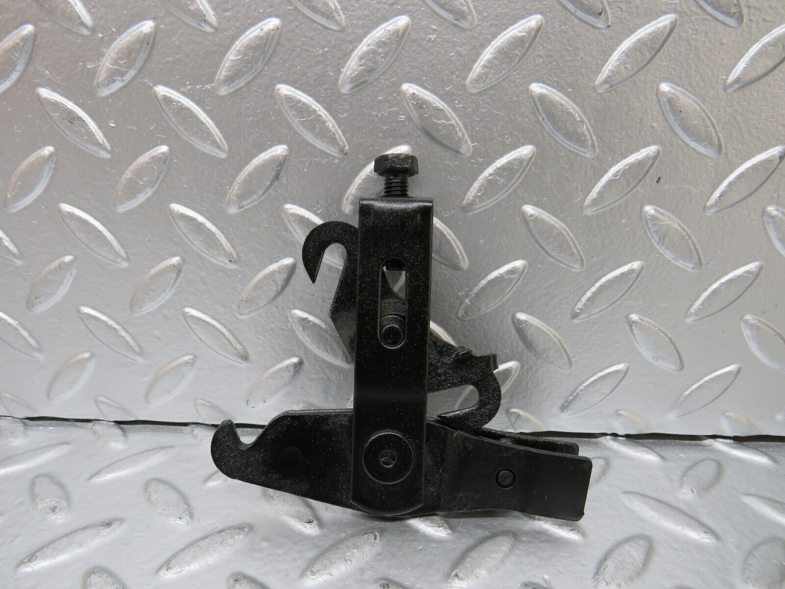 25284 Mercedes-Benz W201 190D Handbrake Adjusting Handbrake Regulator