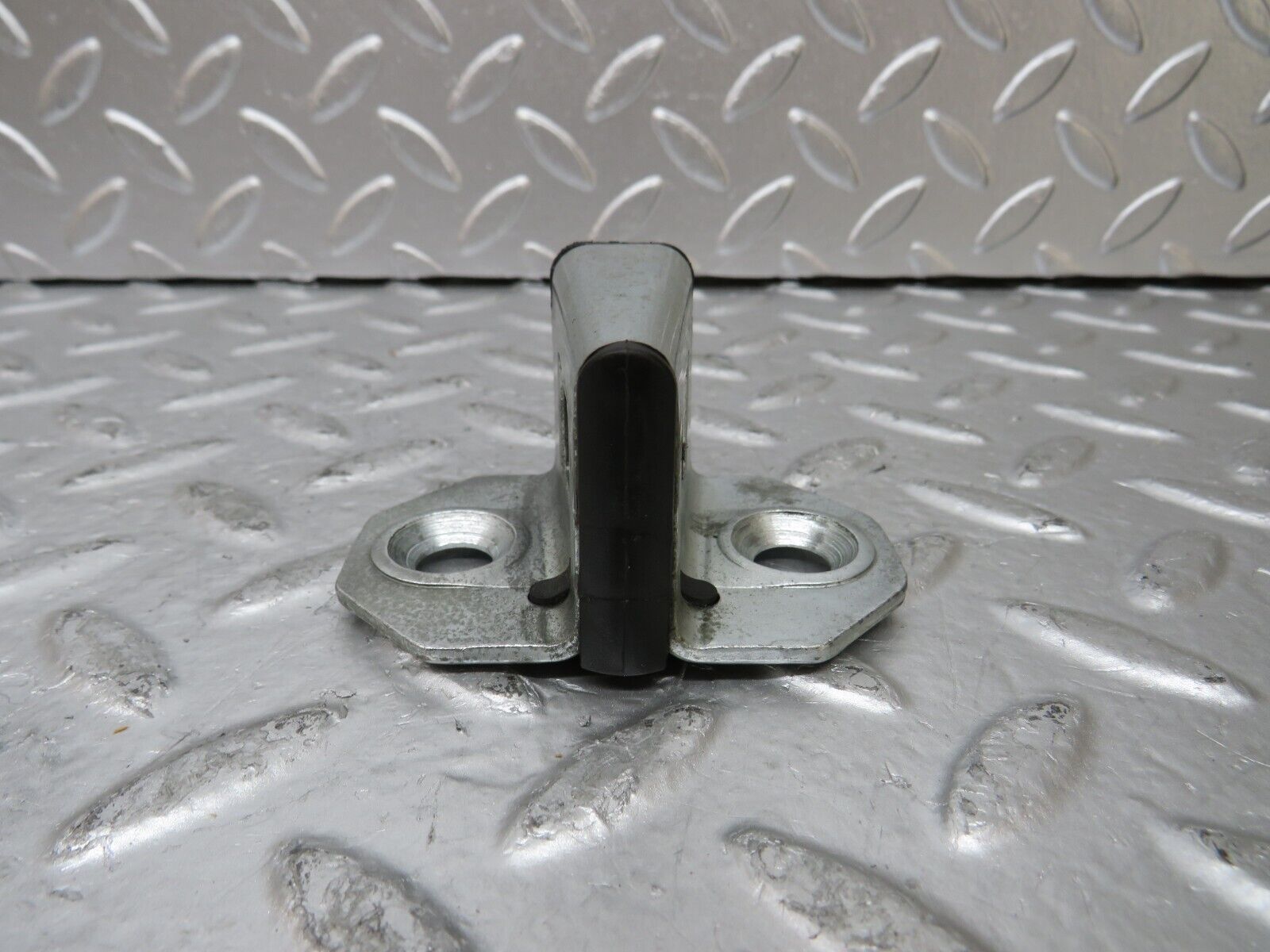 25845 Mercedes-Benz W124 280E Door Lock Latch