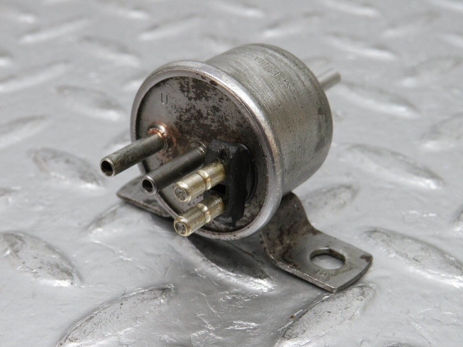 0781 Mercedes-Benz C107 350SLC Coupe Vacuum Check Valve