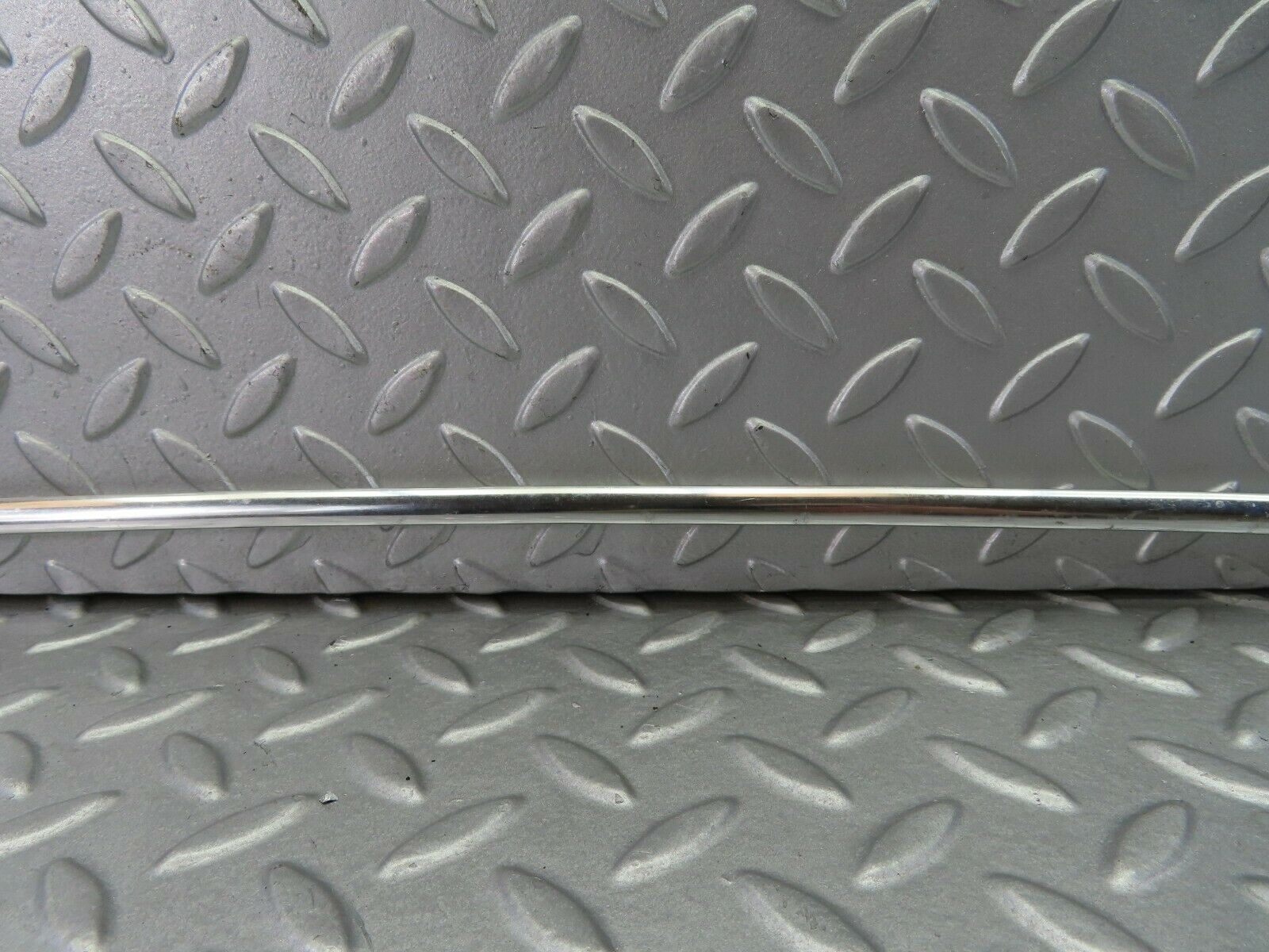 7923 Mercedes-Benz W115 220D Roof Chrome Trim Left Side