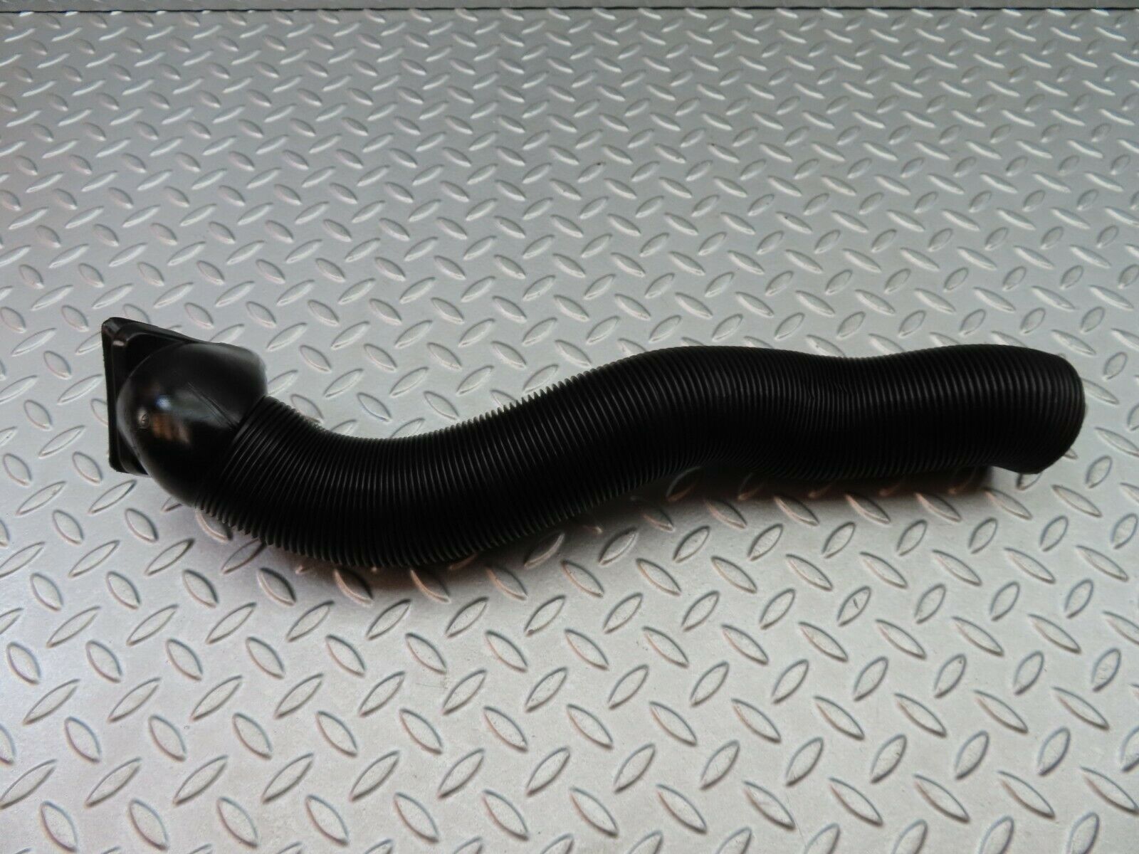 6126 Mercedes-Benz W126 380SE Heater Pipe Air Pipe 1268311446