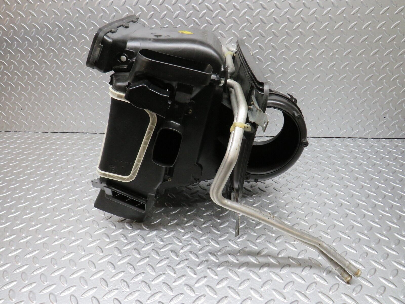 34235 Mercedes-Benz W124 260E Heater Box Blower Housing Behr 91.573.12.027