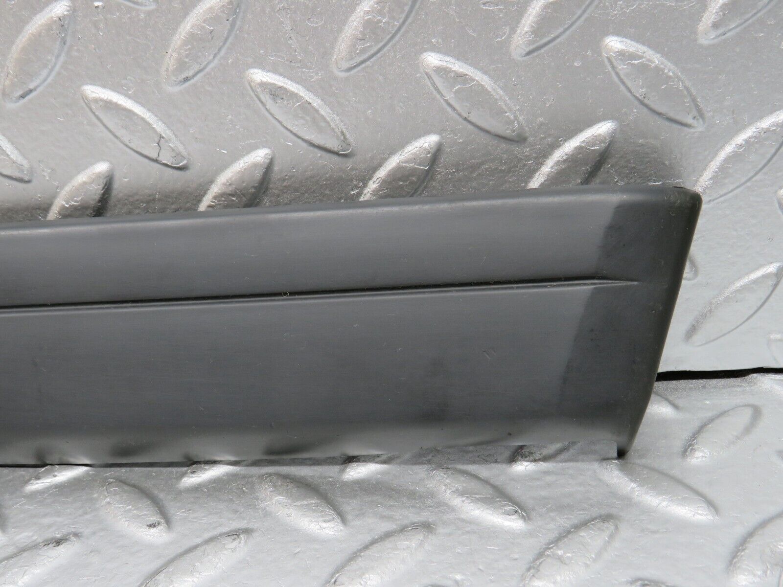 32295 Mercedes-Benz S124 300TE Wagon Front Right Fender Wing Lower Moulding Trim