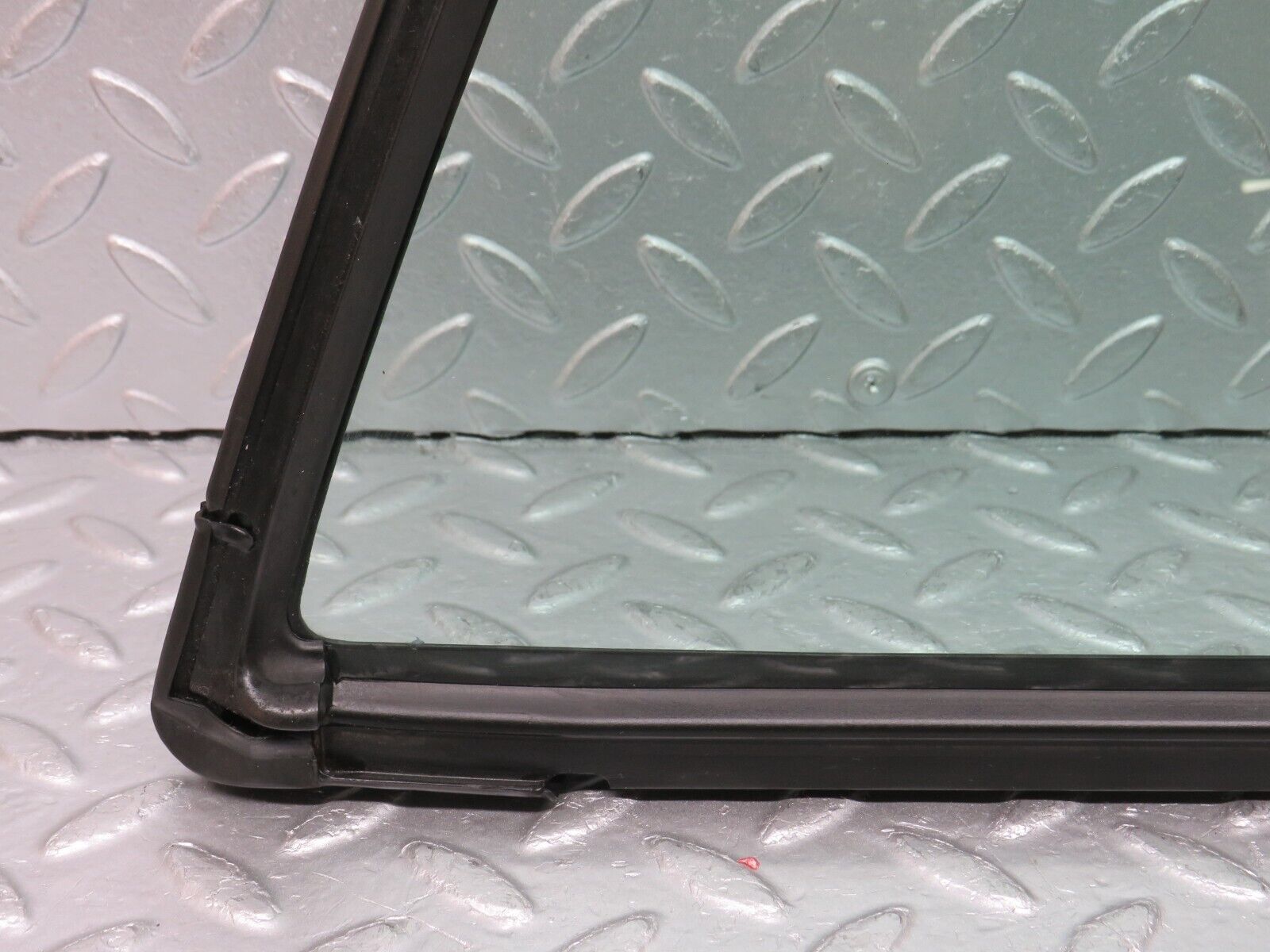 33139 Mercedes-Benz S124 Rear Left Door Quarter Window Glass 1247350824