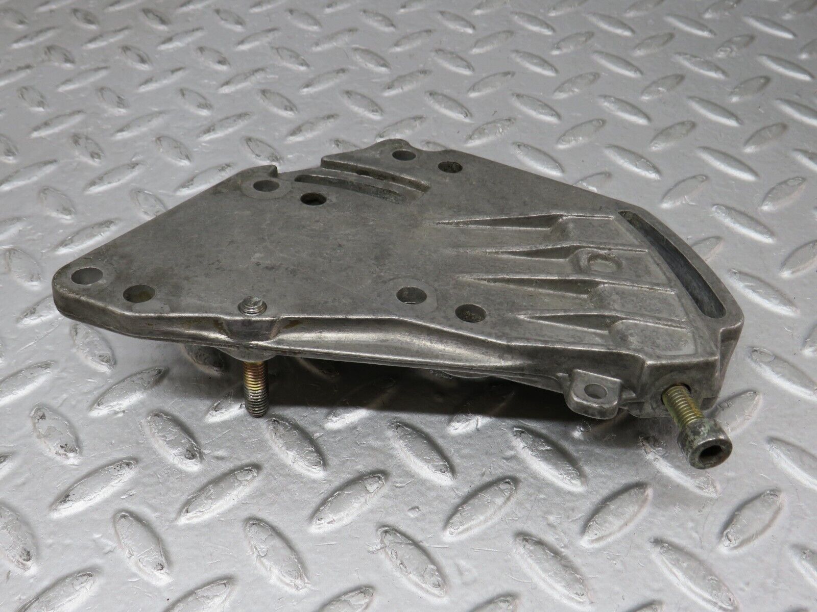 36259 Mercedes-Benz W126 420SE Power Steering Pump Tensioner Bracket 1174661241