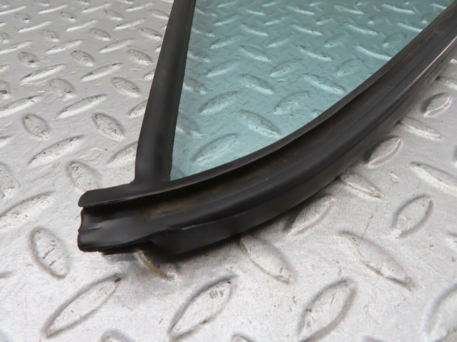 13542 Mercedes-Benz W123 280E Rear Right Quarter Window 1237350224