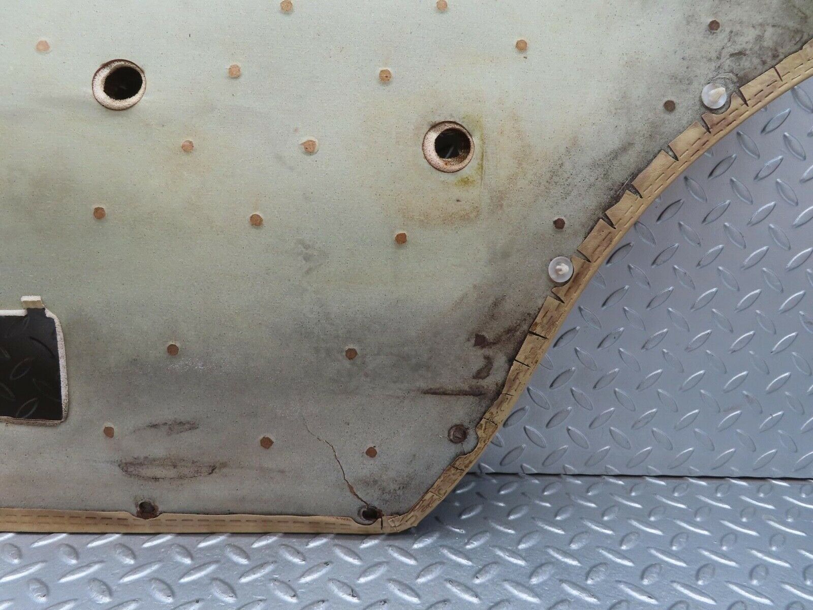 13512 Mercedes-Benz W123 200 Rear Left Door Card Cream