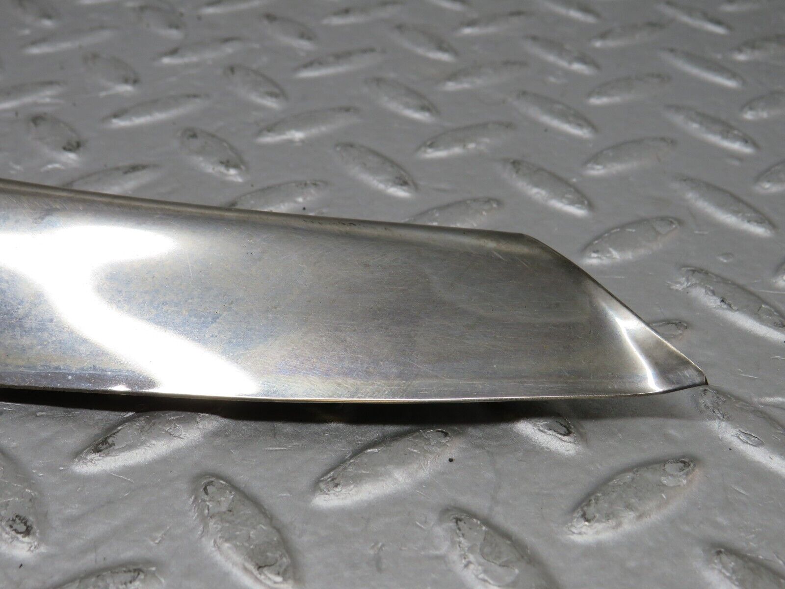 36291 Mercedes-Benz W126 420SE Rear Left Chrome Wheel Arch Trim