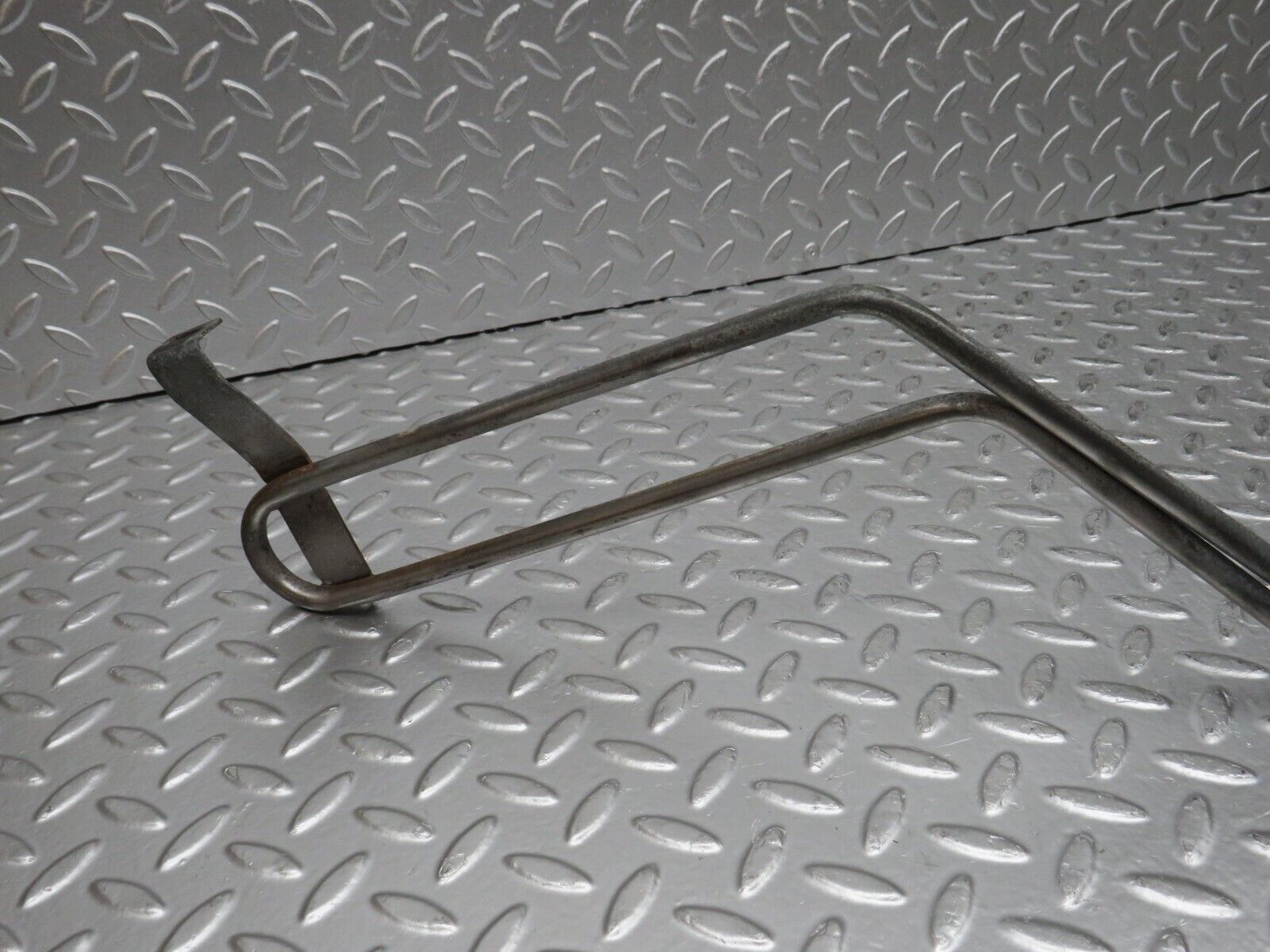 32718 Mercedes-Benz S124 300TE Wagon Oil Cooling Pipe