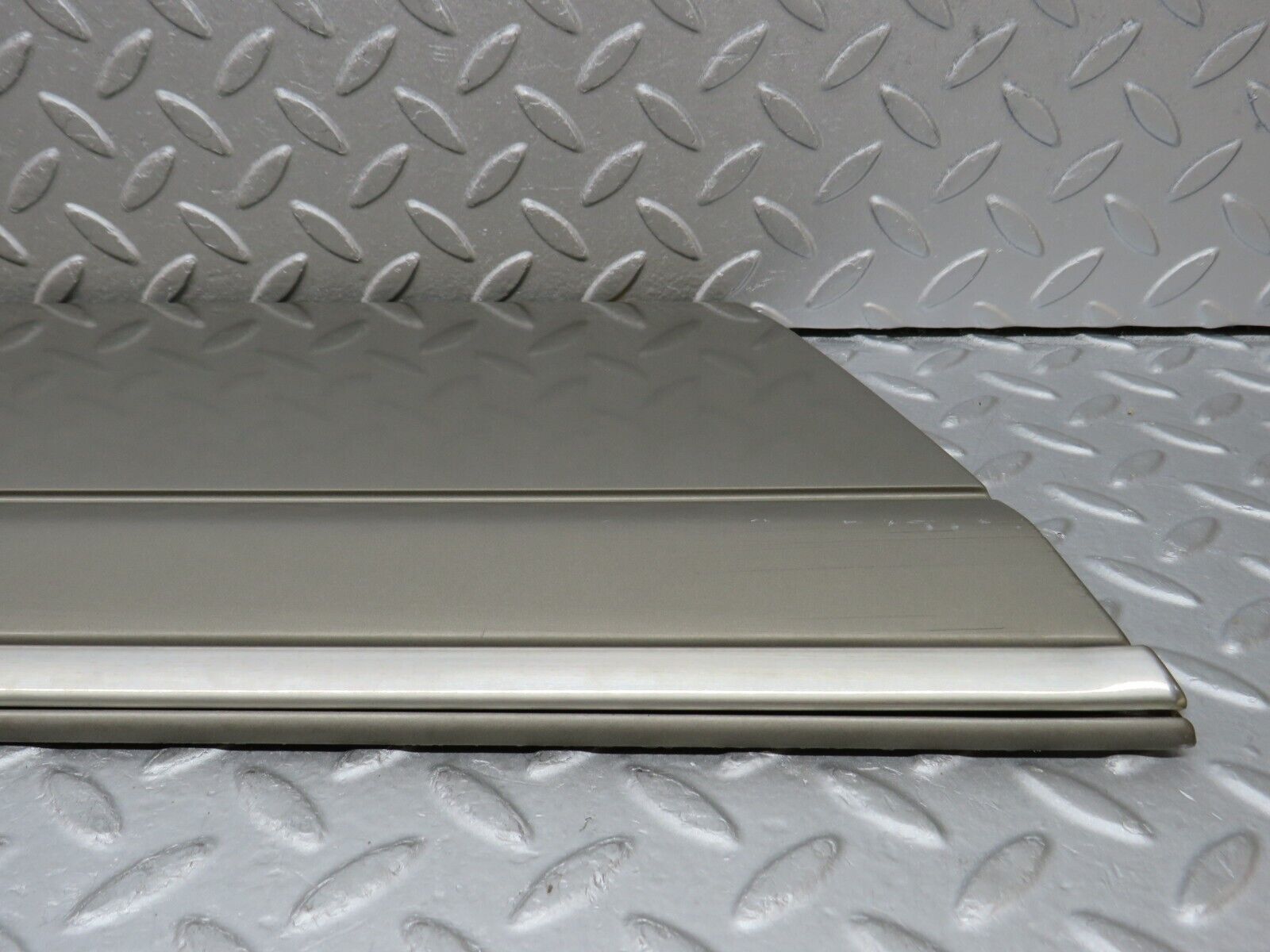 35965 Mercedes-Benz W126 420SE Rear Right Door Moulding Trim 1266904040